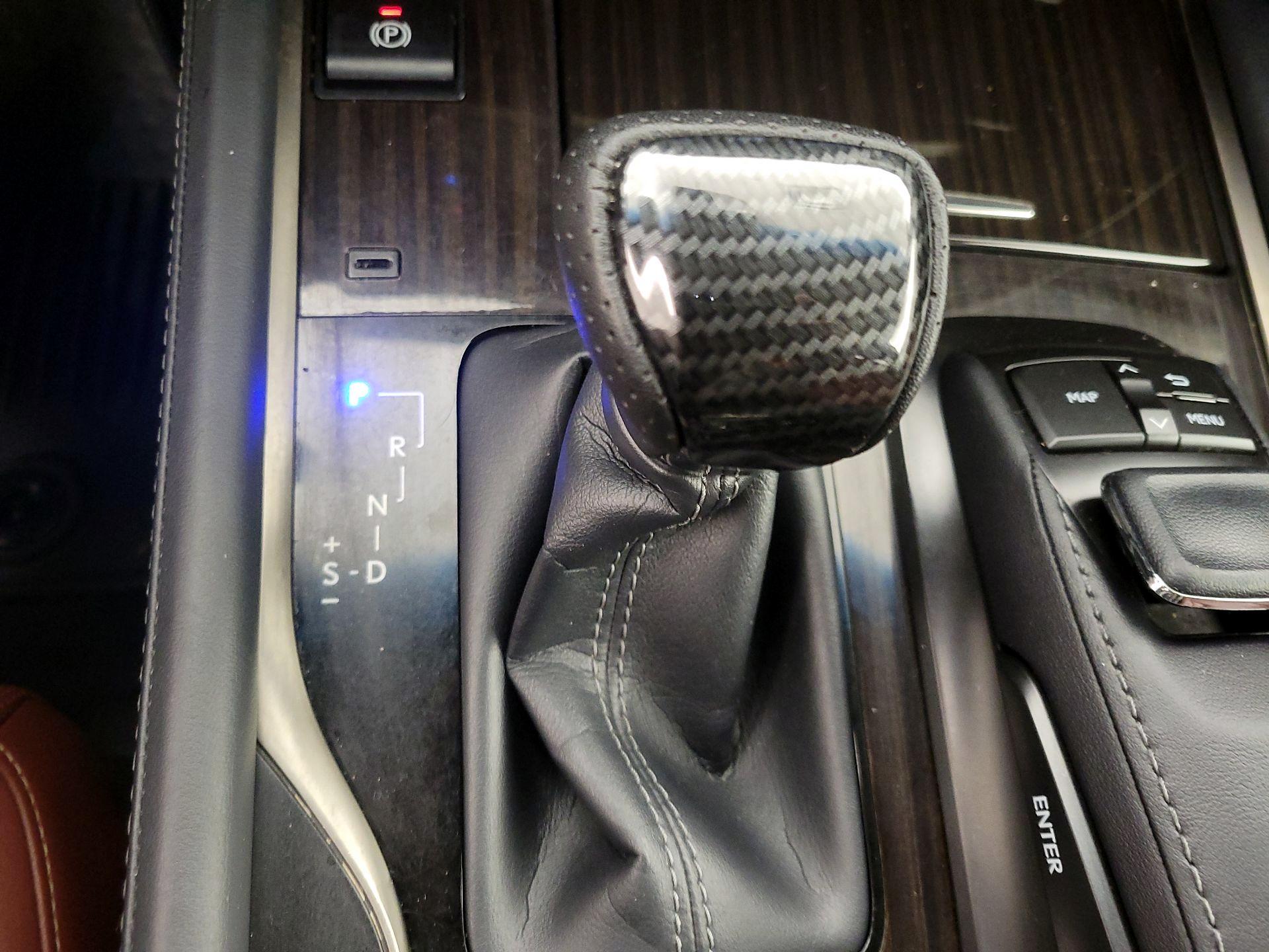 Thumbnail: 2019 Lexus LX - 17