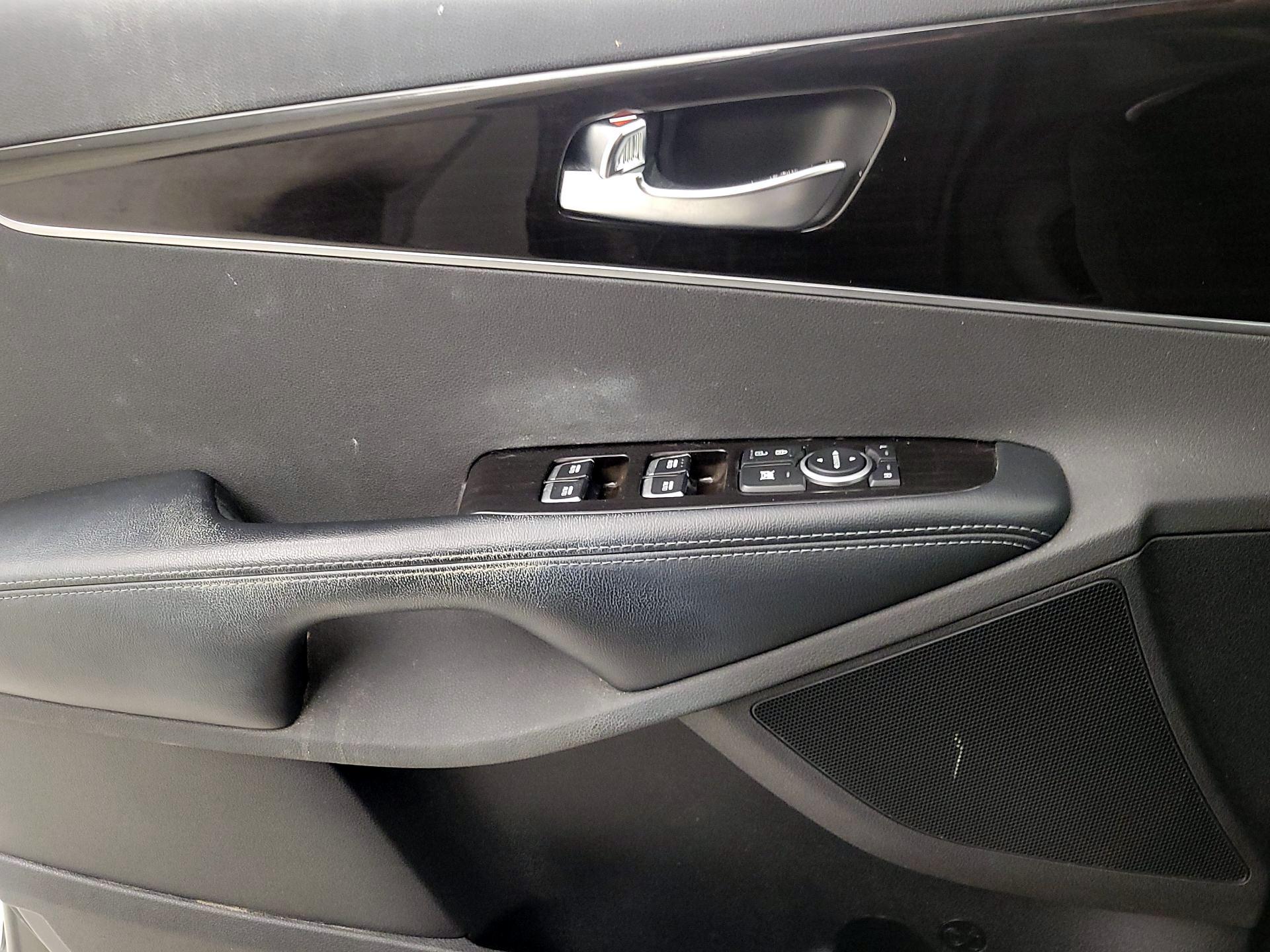 Thumbnail: 2020 Kia Sorento - 12