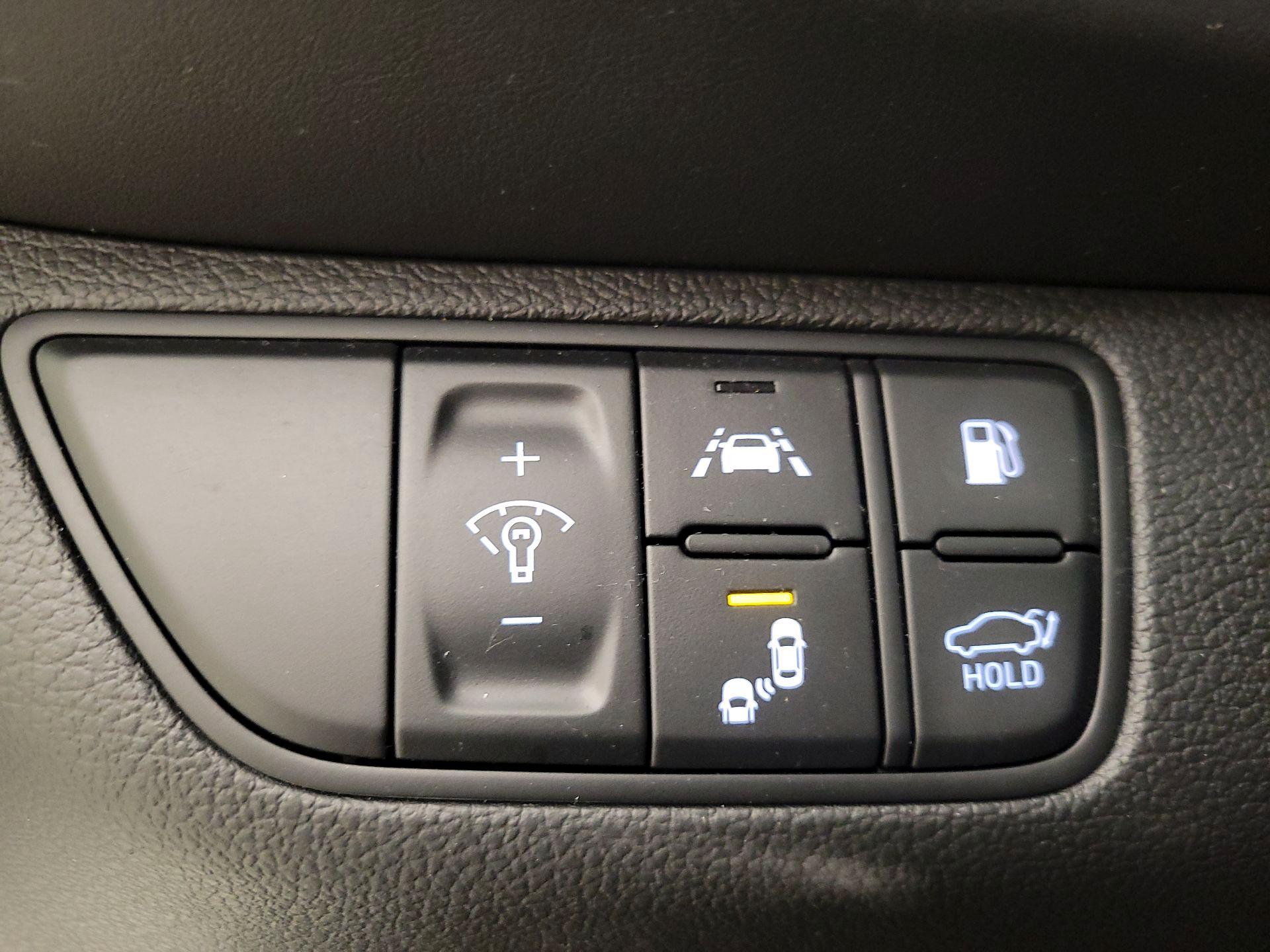 Thumbnail: 2021 Genesis G70 - 13