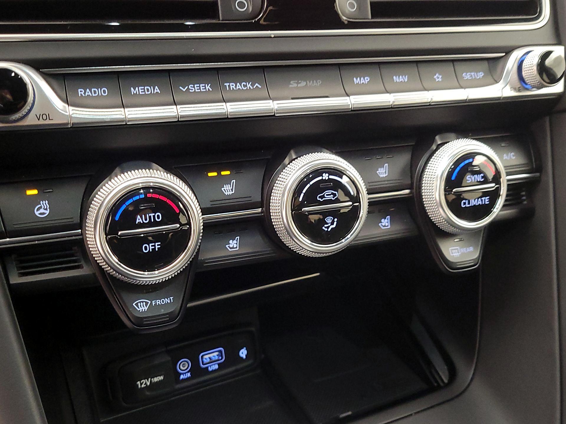 Thumbnail: 2021 Genesis G70 - 17