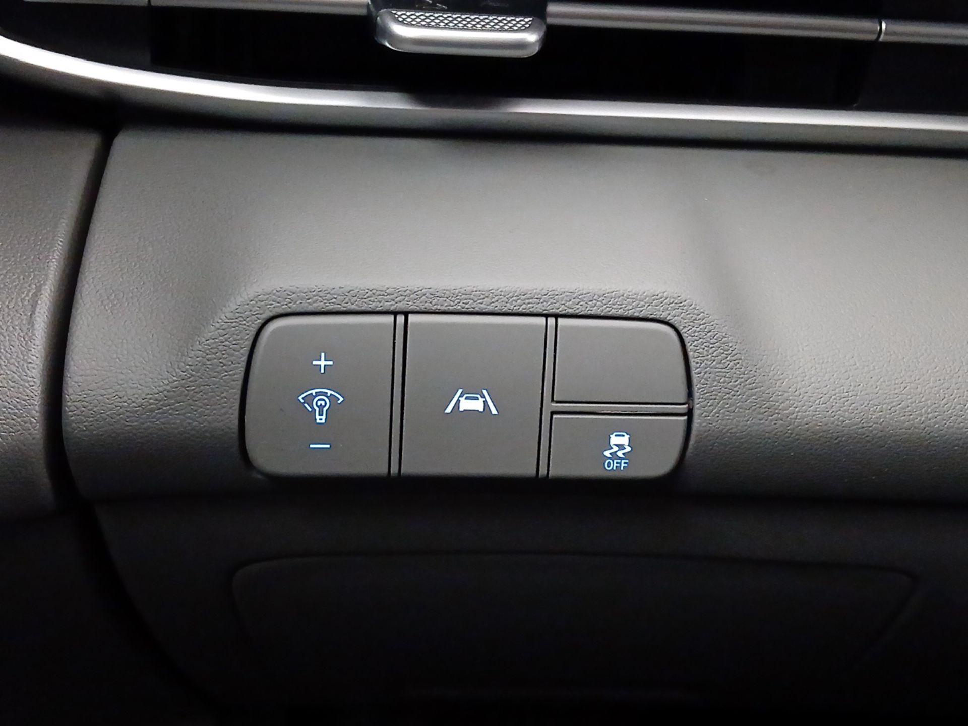 Thumbnail: 2023 Hyundai Elantra - 13