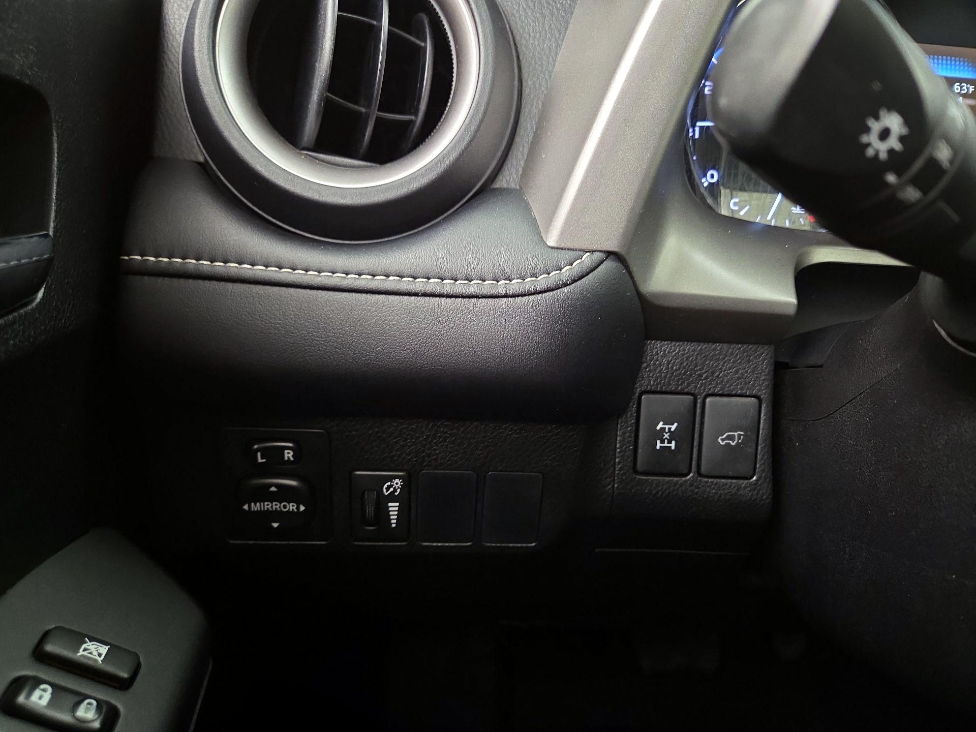 Thumbnail: 2016 Toyota RAV4 - 13