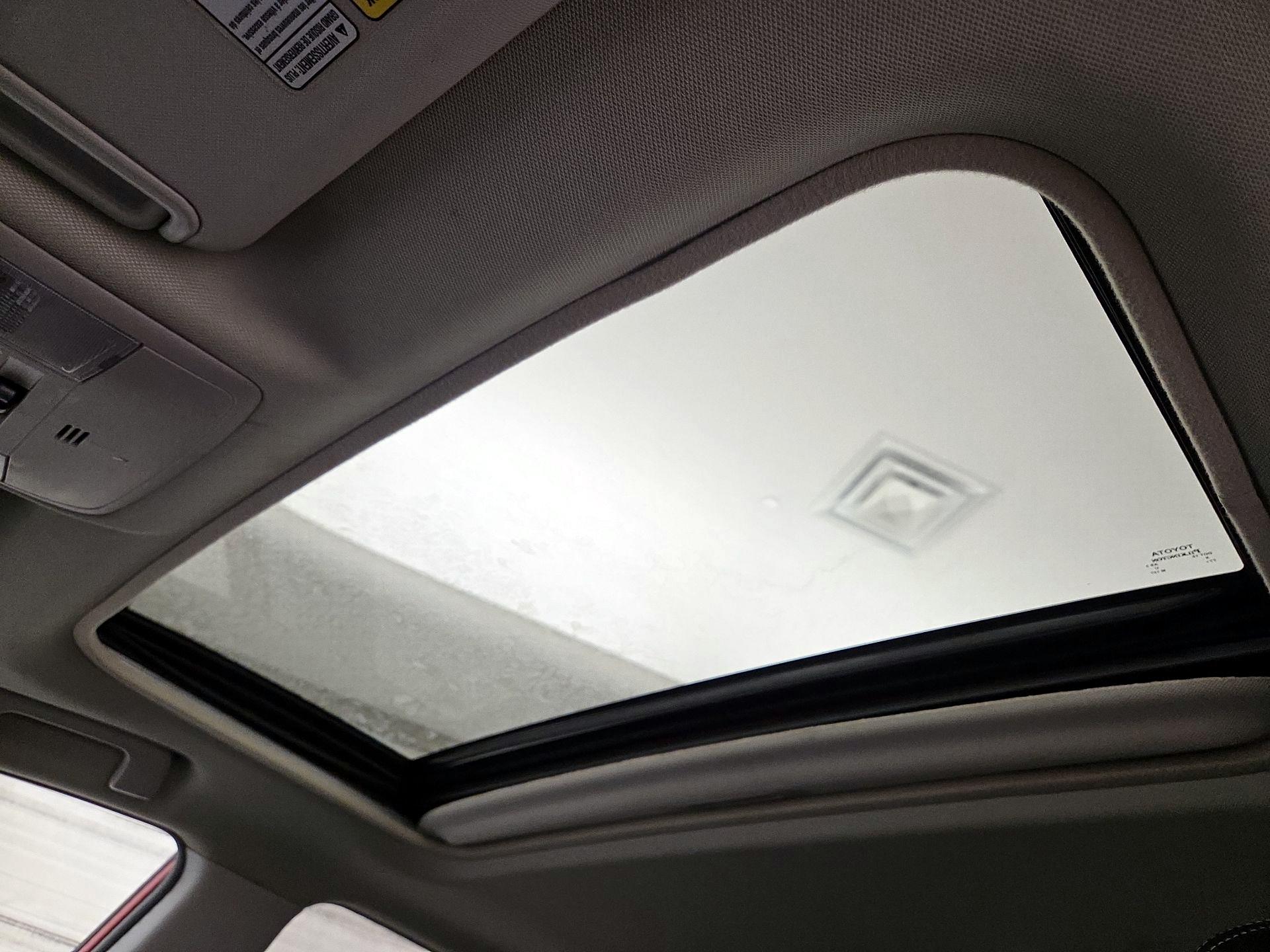 Thumbnail: 2016 Toyota RAV4 - 19