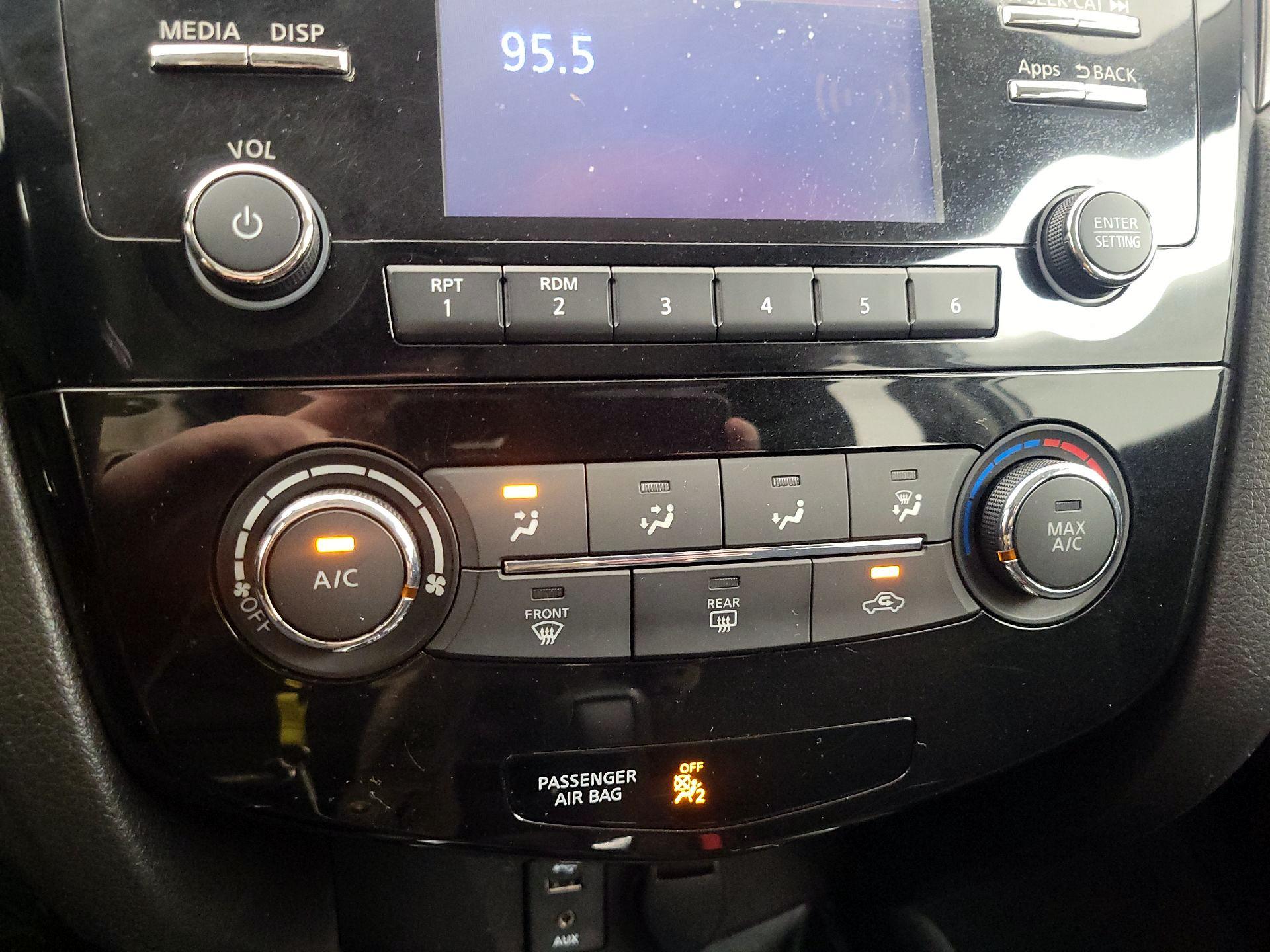 Thumbnail: 2016 Nissan Rogue - 16