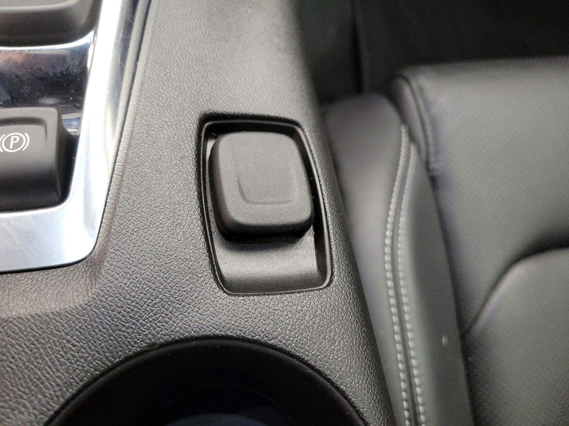 Thumbnail: 2020 Chevrolet Camaro - 18