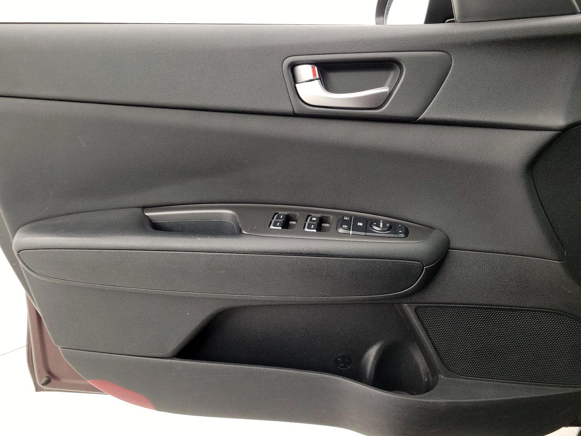 Thumbnail: 2017 Kia Optima - 12