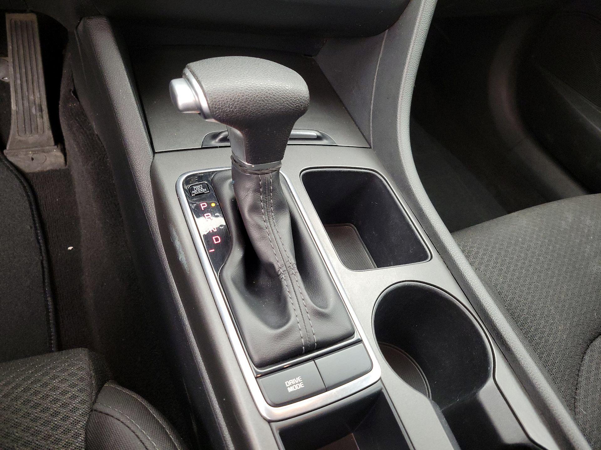 Thumbnail: 2017 Kia Optima - 17