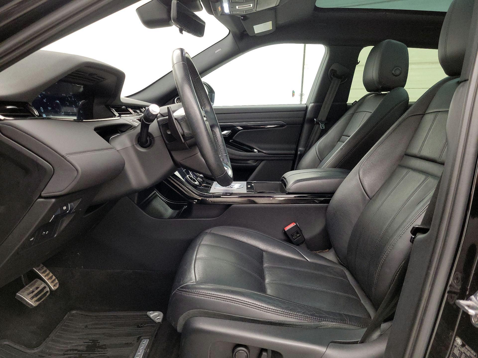 Thumbnail: 2020 Land Rover Range Rover Evoque - 11