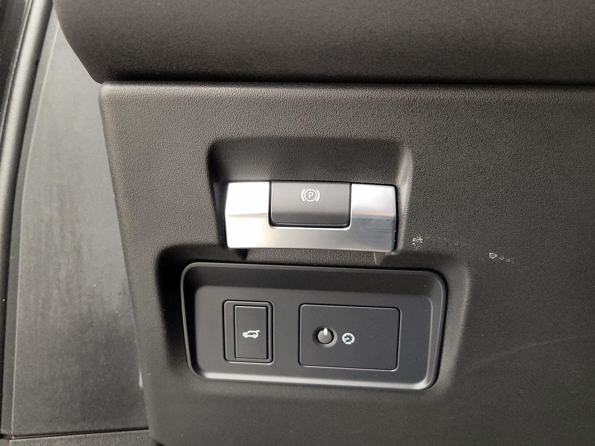 Thumbnail: 2020 Land Rover Range Rover Evoque - 13