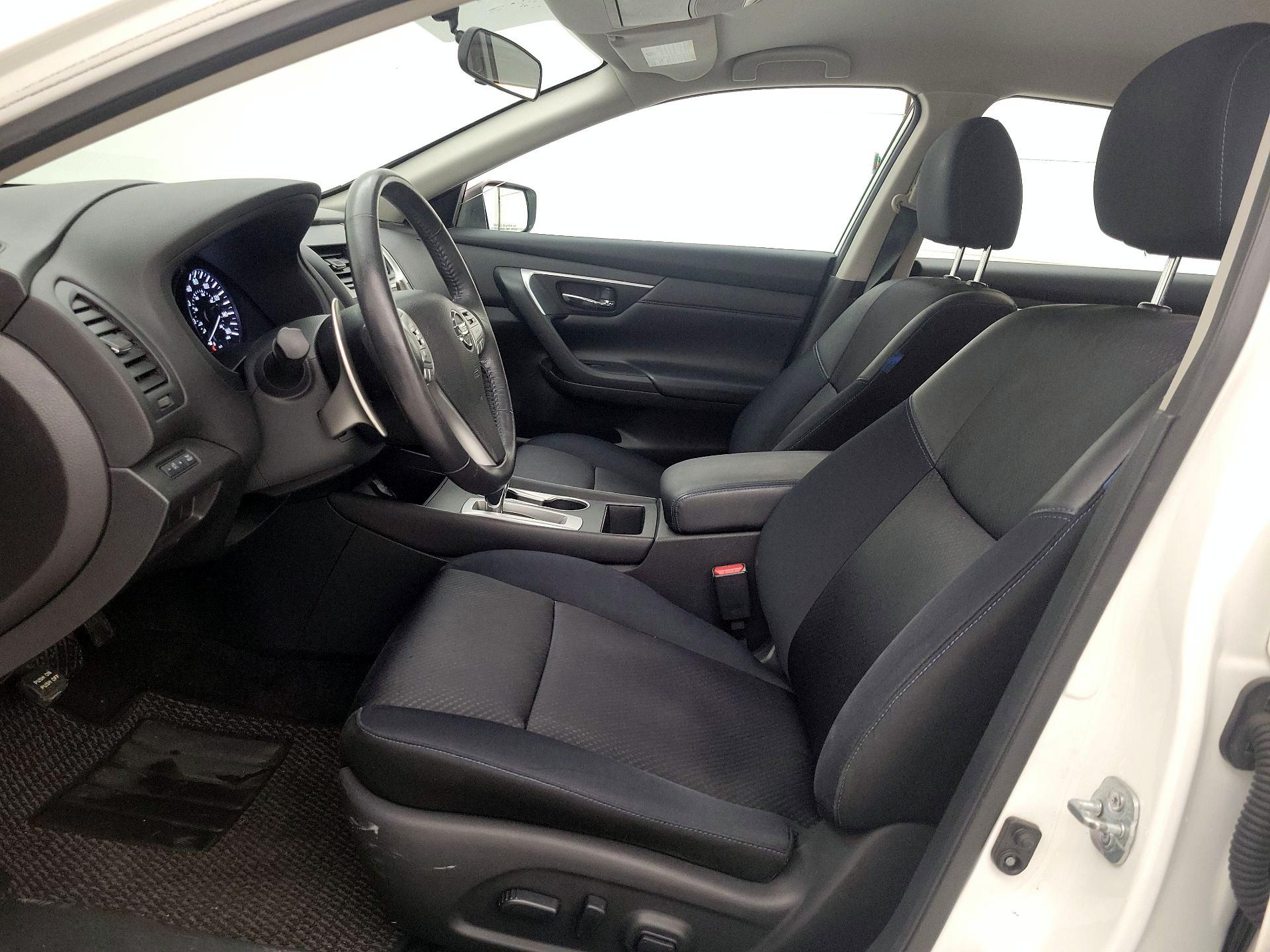 Thumbnail: 2016 Nissan Altima - 11