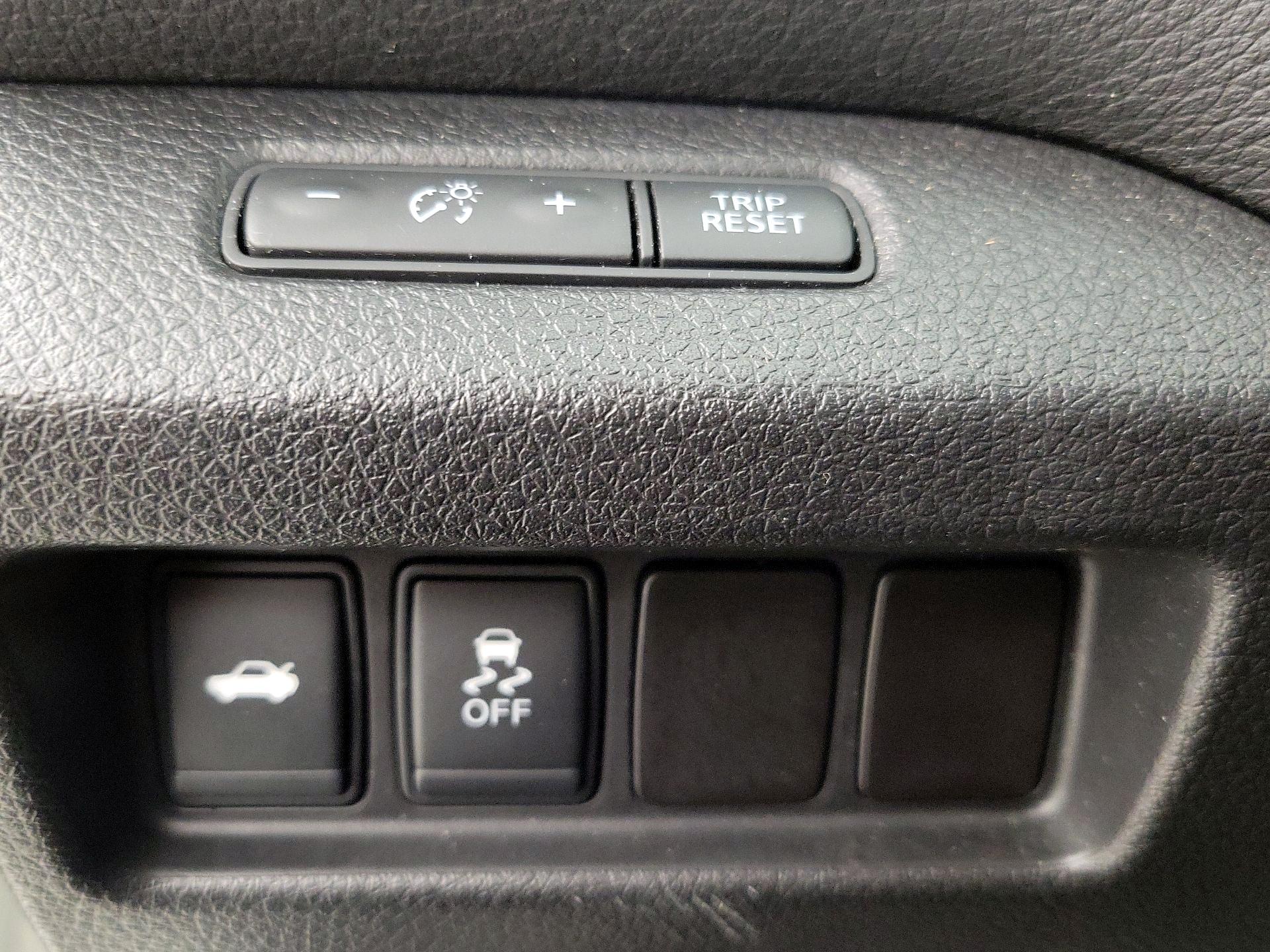 Thumbnail: 2016 Nissan Altima - 13