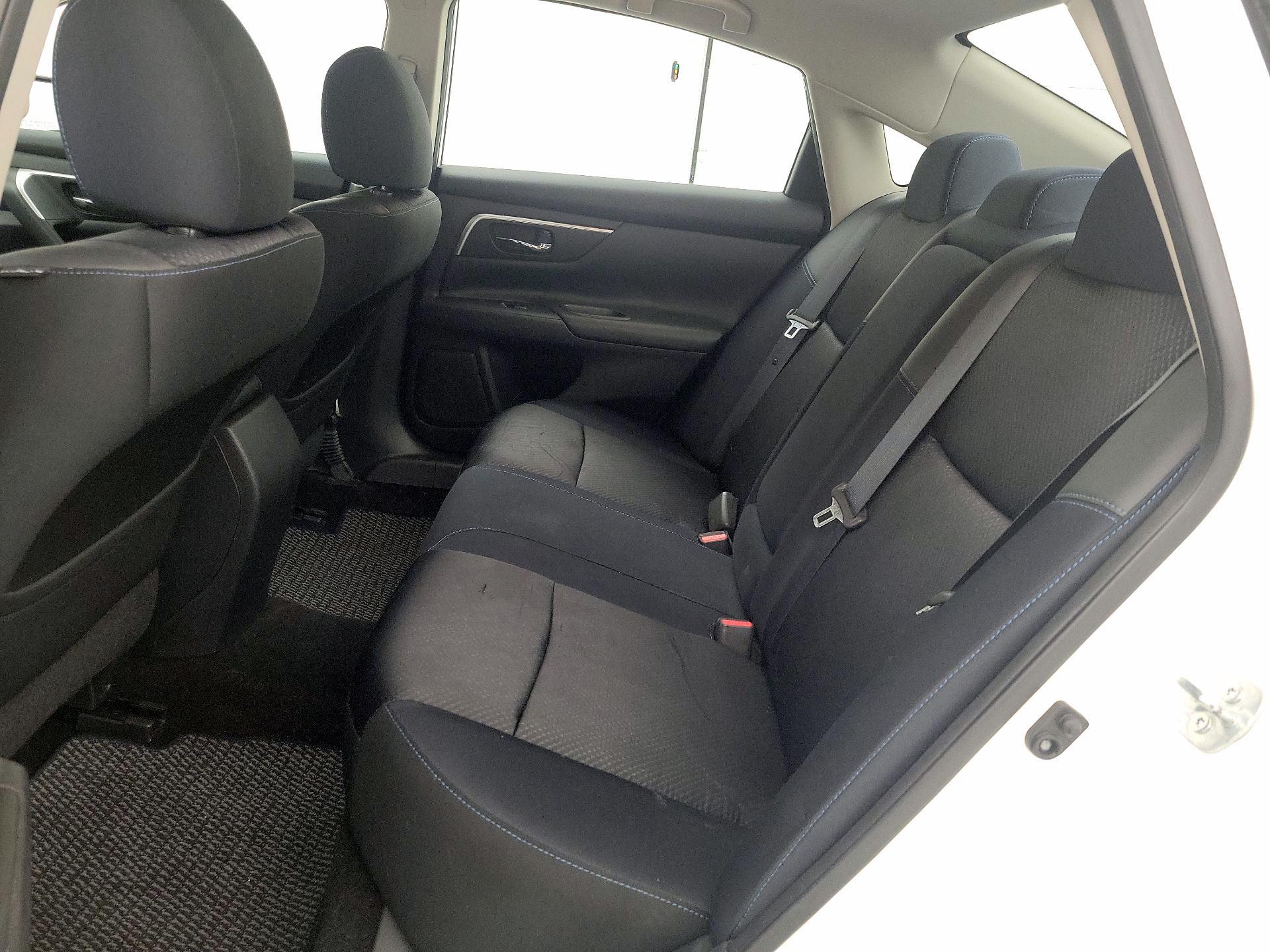 Thumbnail: 2016 Nissan Altima - 19