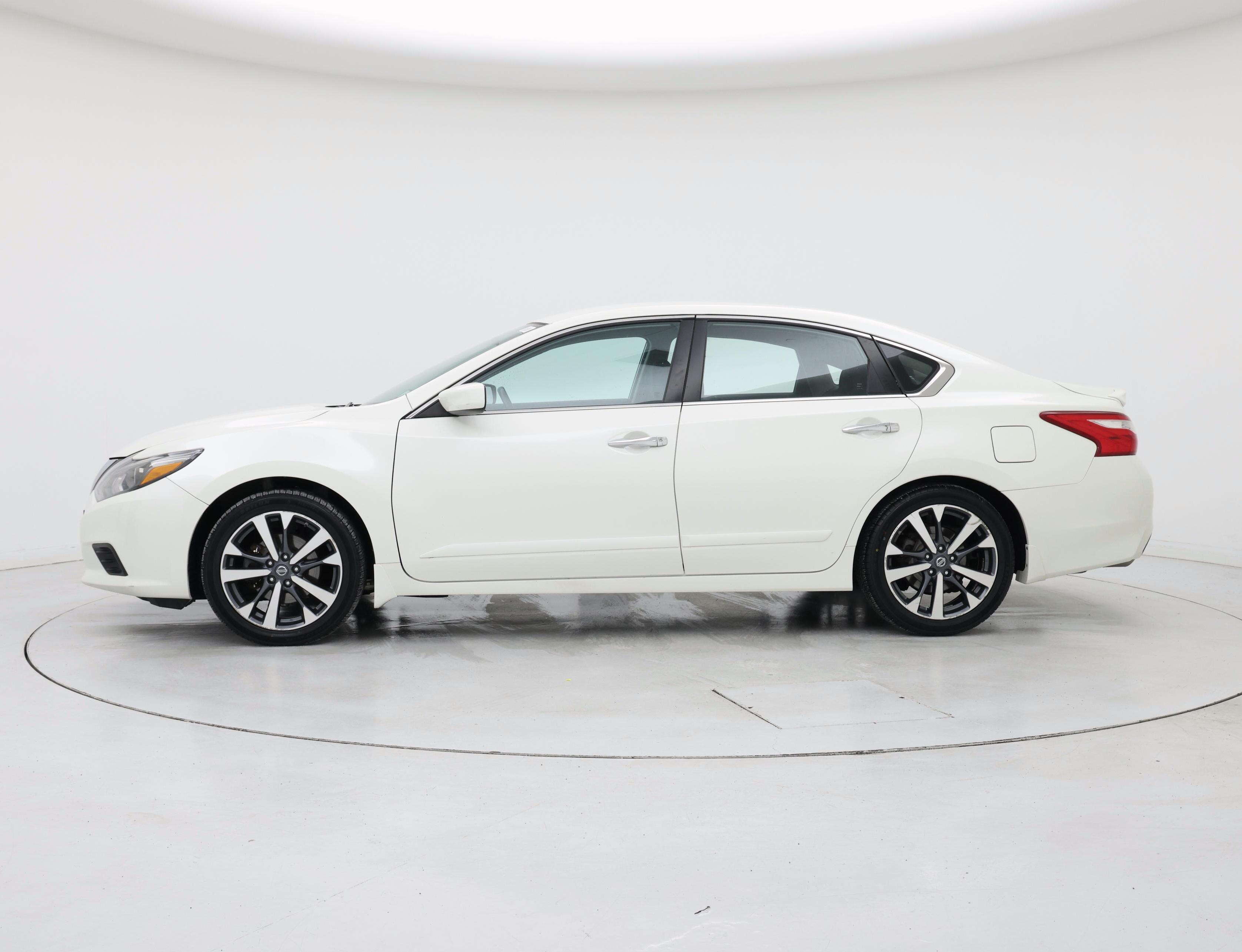 Thumbnail: 2016 Nissan Altima - 3
