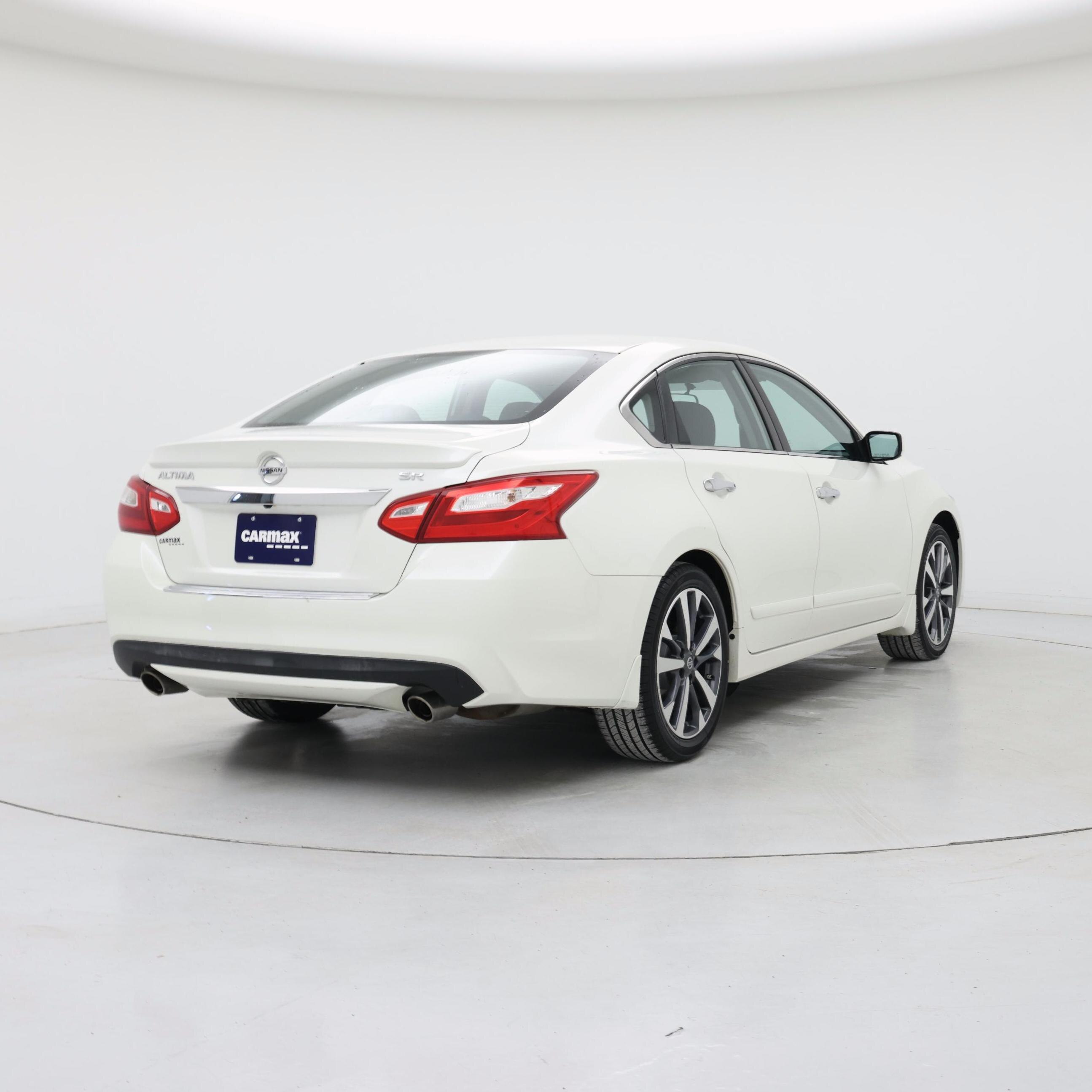 Thumbnail: 2016 Nissan Altima - 8