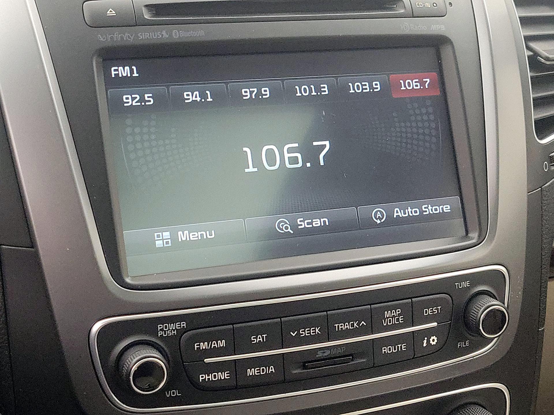 Thumbnail: 2015 Kia Sorento - 16