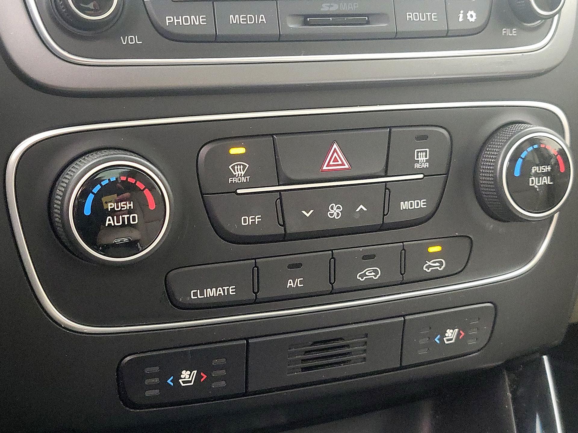 Thumbnail: 2015 Kia Sorento - 17