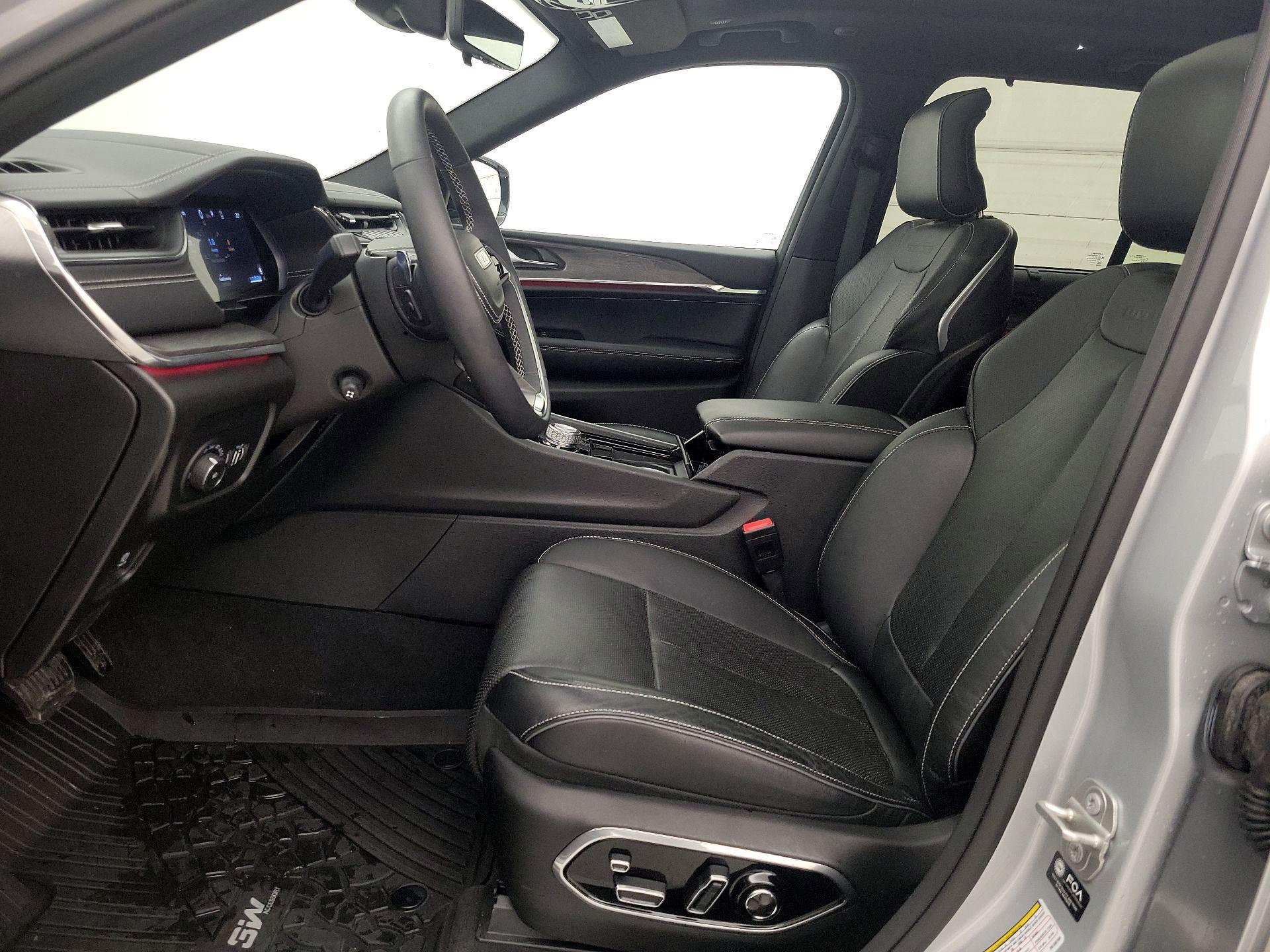 Thumbnail: 2023 Jeep Grand Cherokee - 11