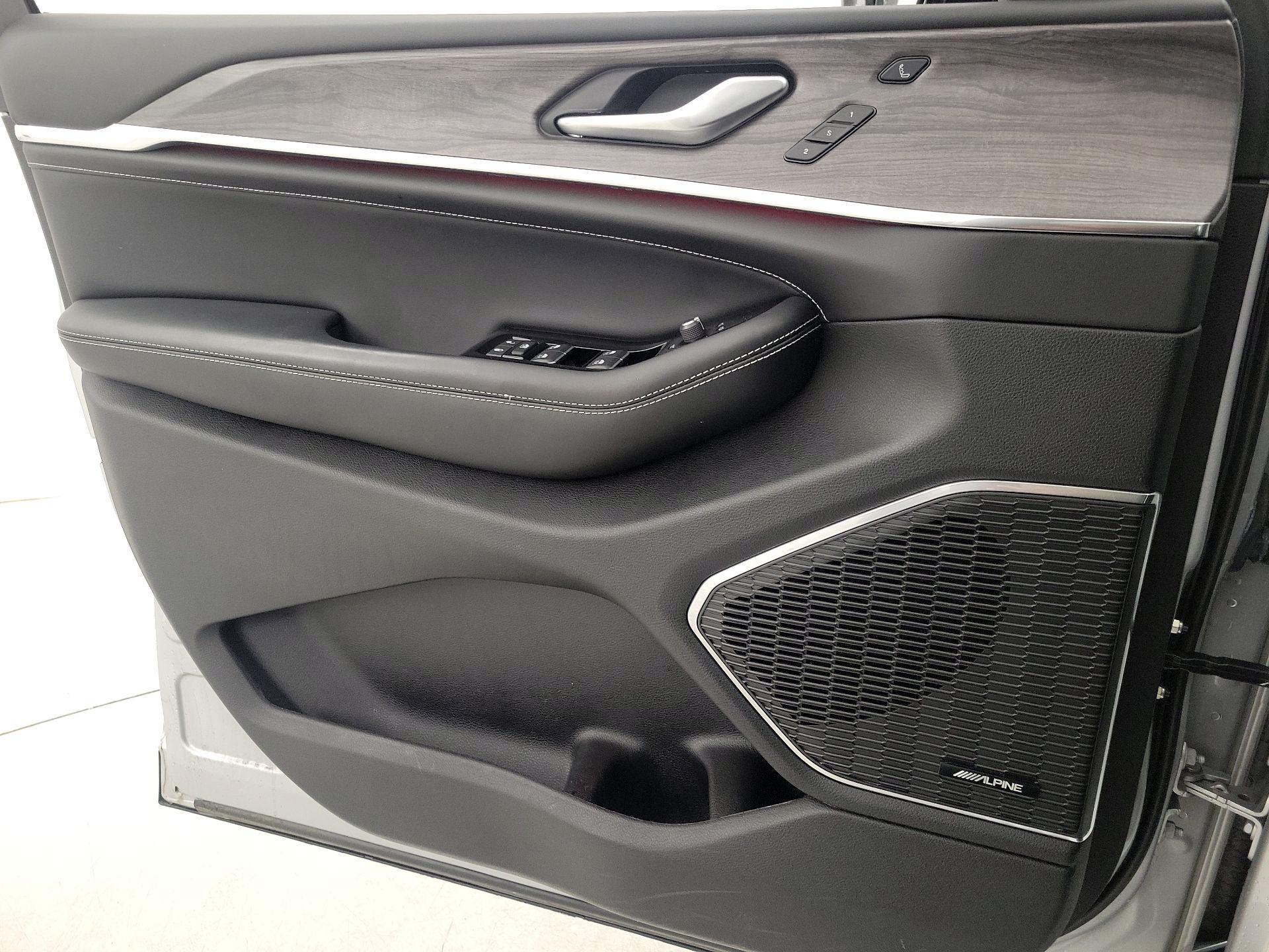 Thumbnail: 2023 Jeep Grand Cherokee - 12