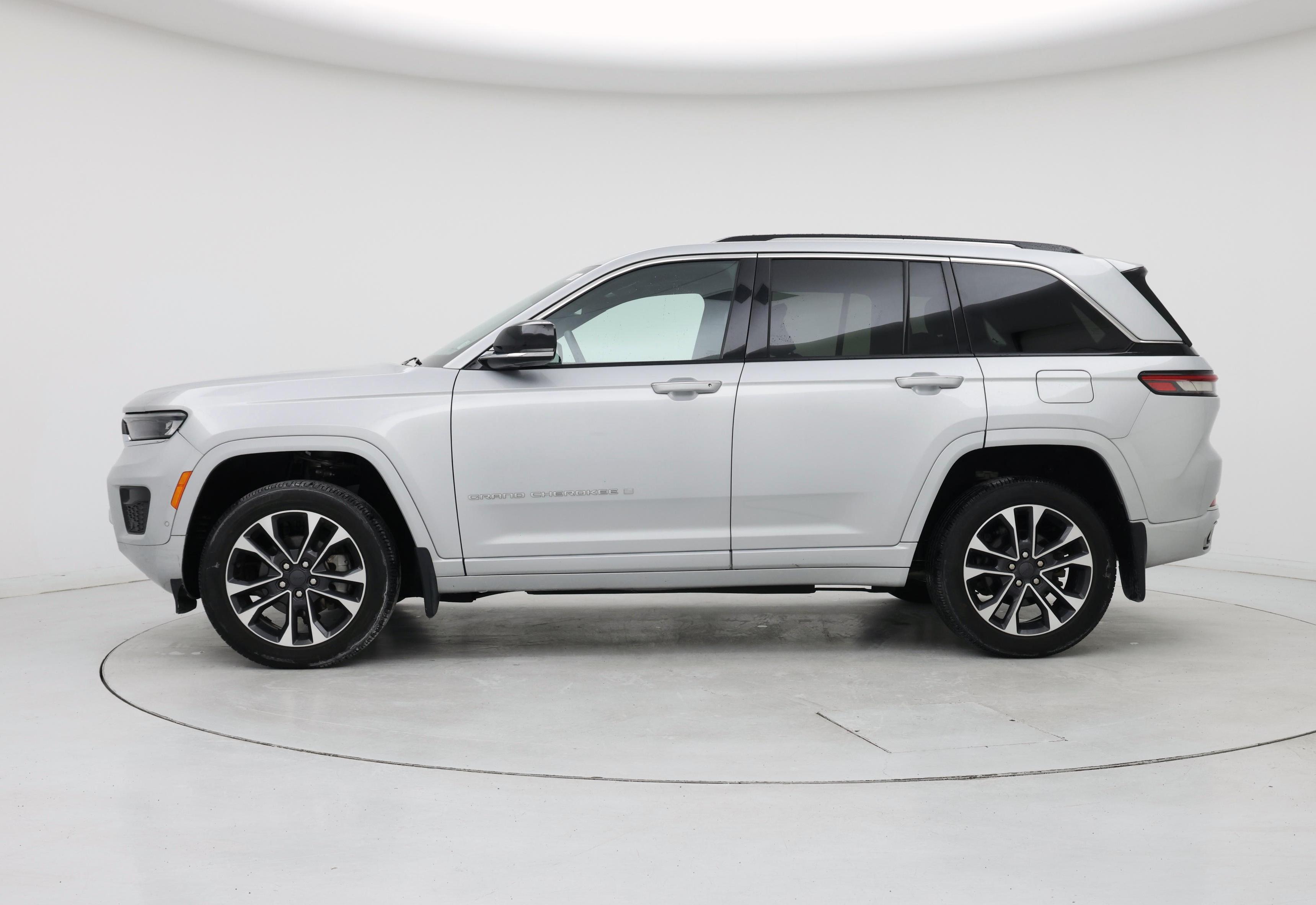 Thumbnail: 2023 Jeep Grand Cherokee - 3
