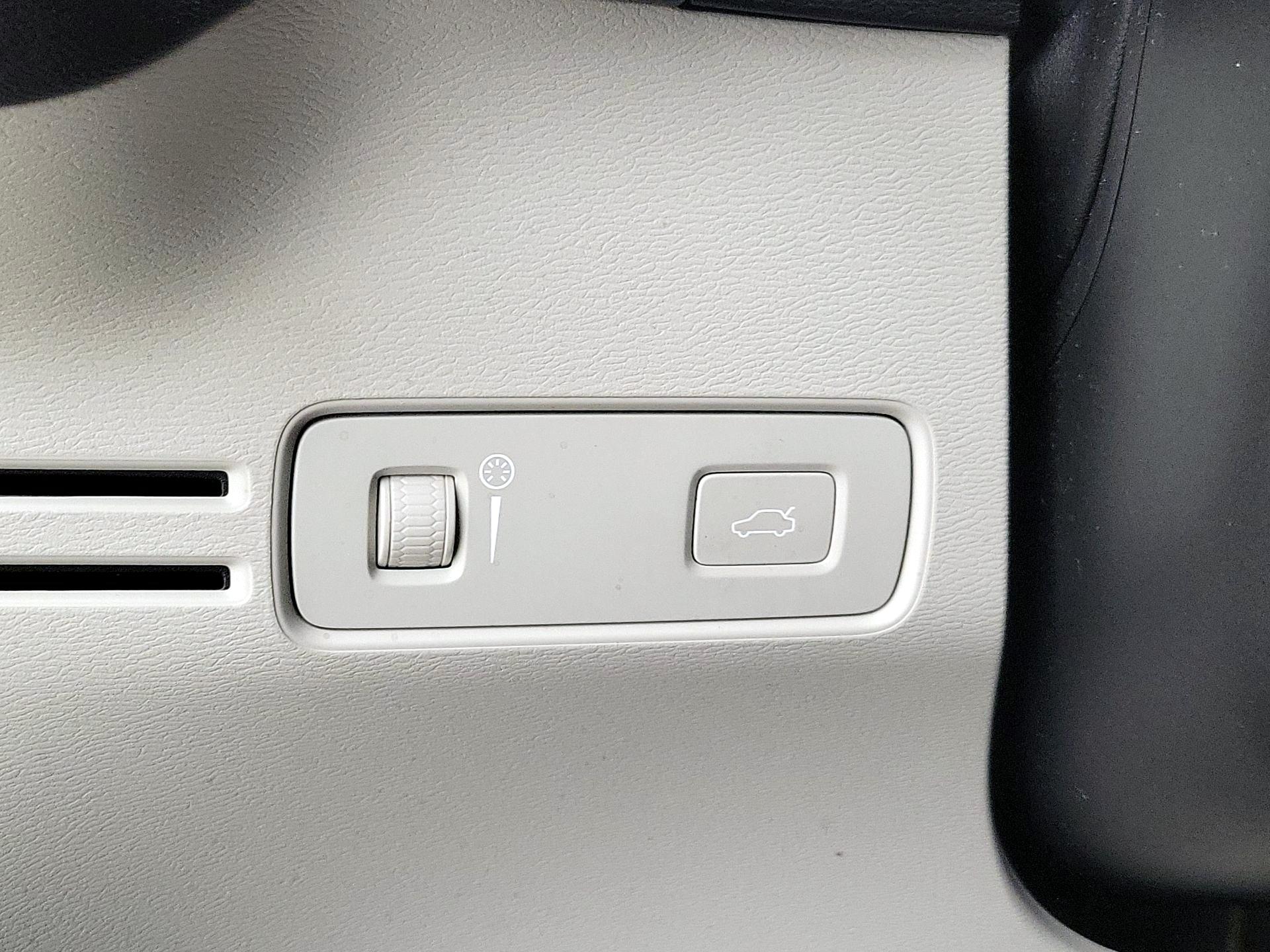 Thumbnail: 2020 Volvo XC40 - 13