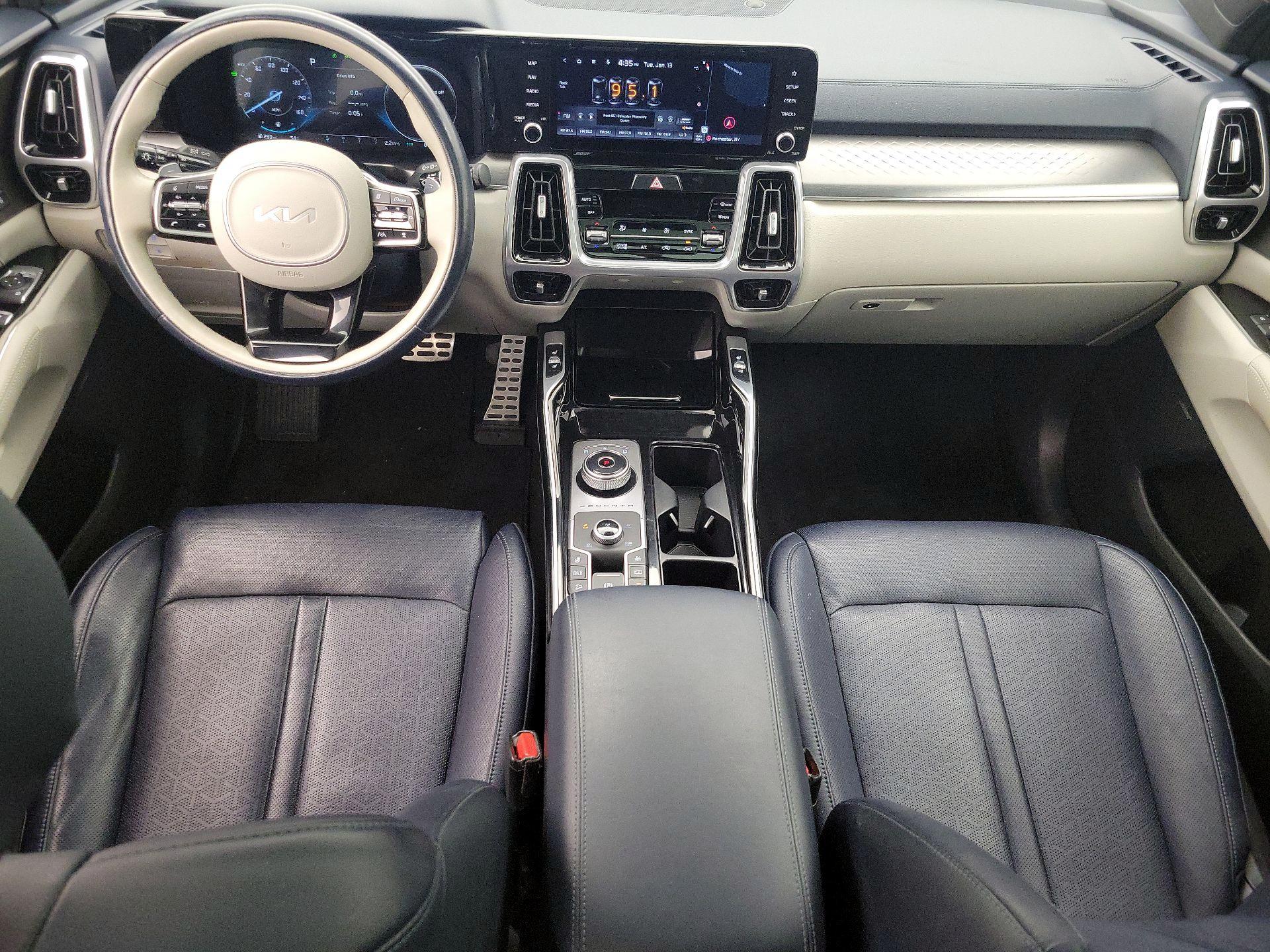 Thumbnail: 2022 Kia Sorento - 9