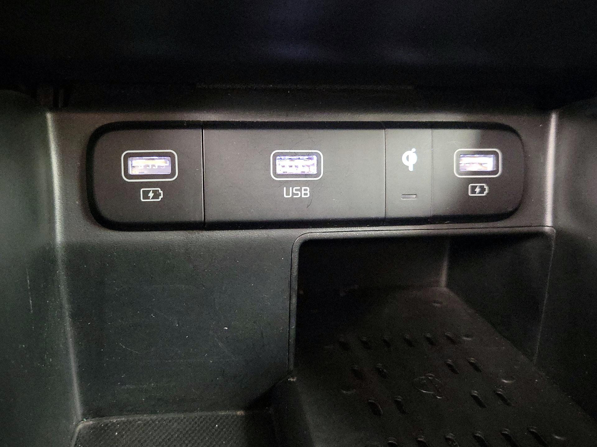 Thumbnail: 2022 Kia Sorento - 19