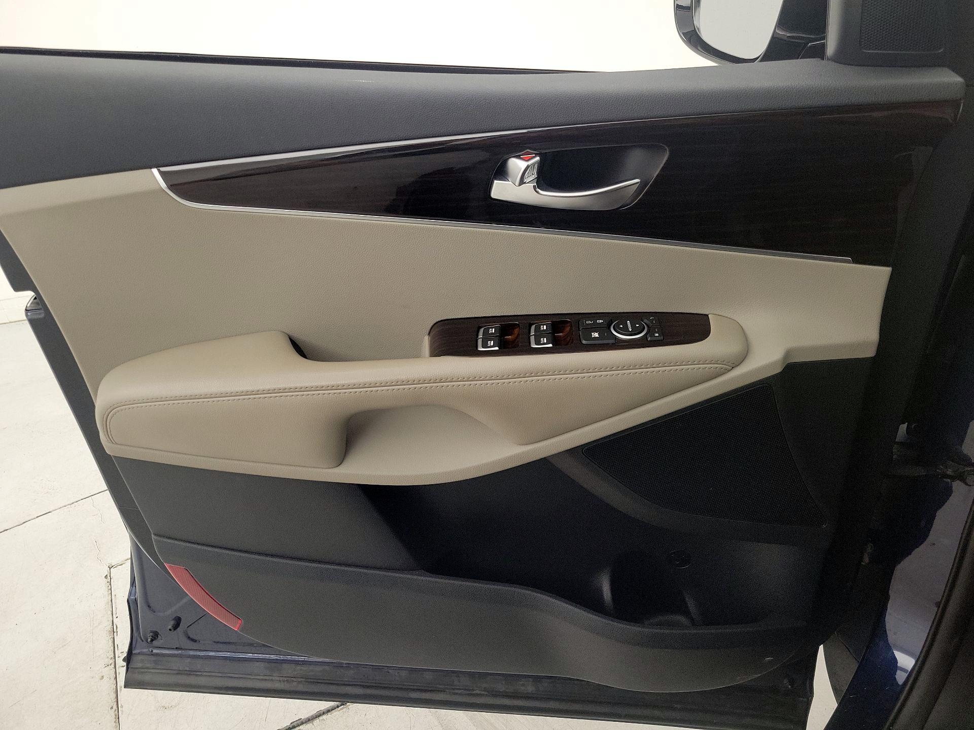 Thumbnail: 2019 Kia Sorento - 12