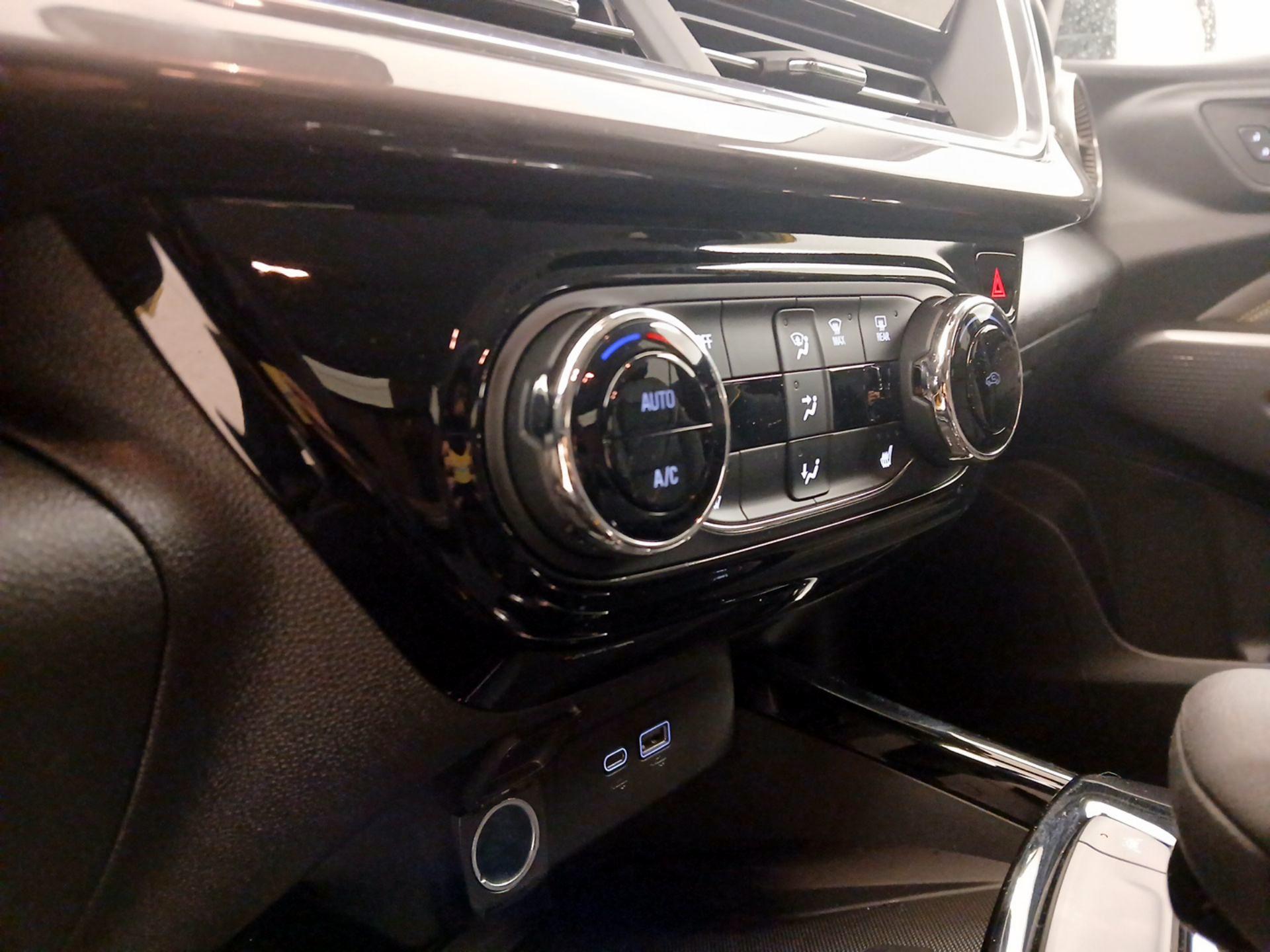 Thumbnail: 2025 Chevrolet Trax - 16