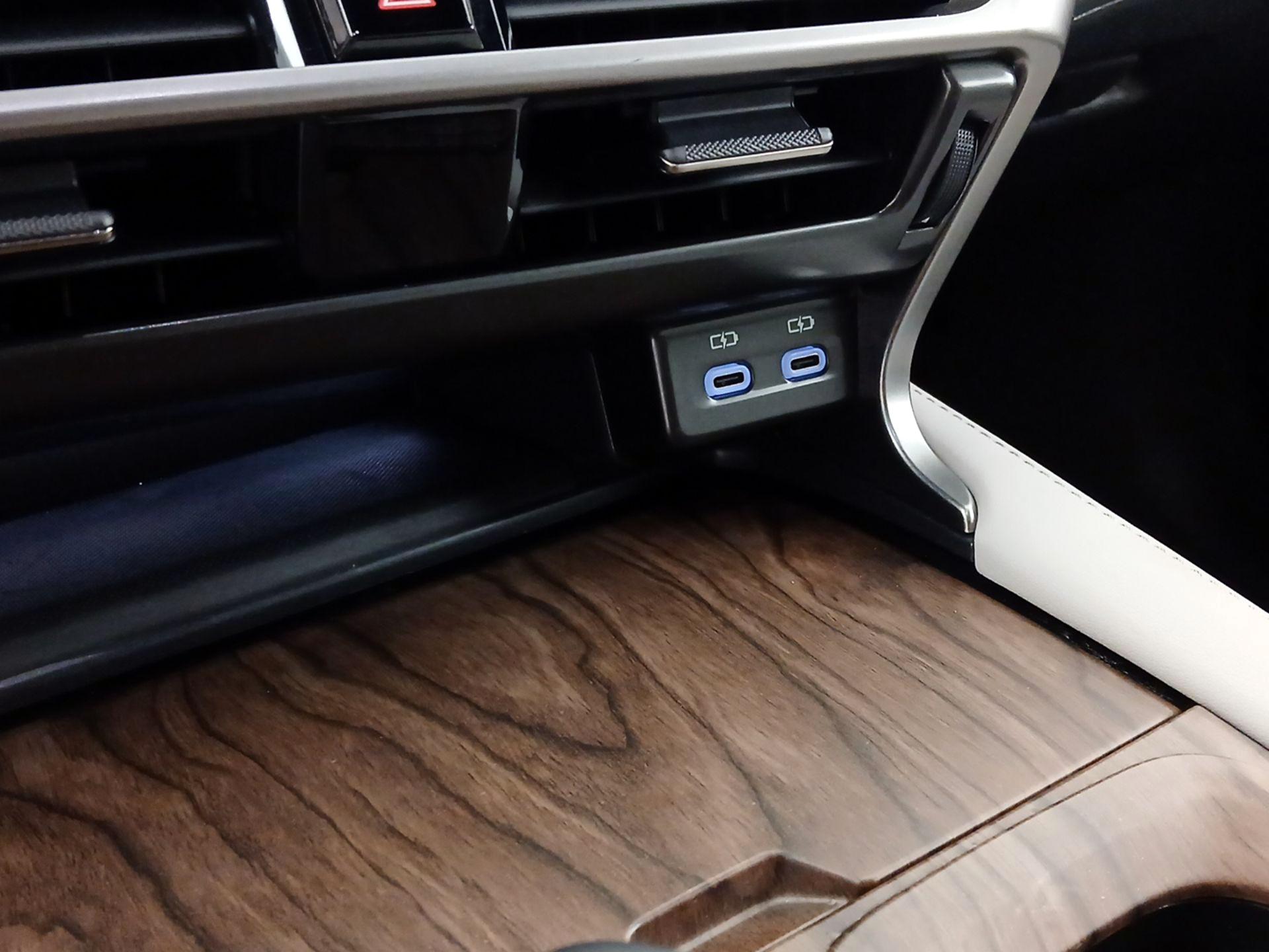 Thumbnail: 2025 Lexus RX - 18