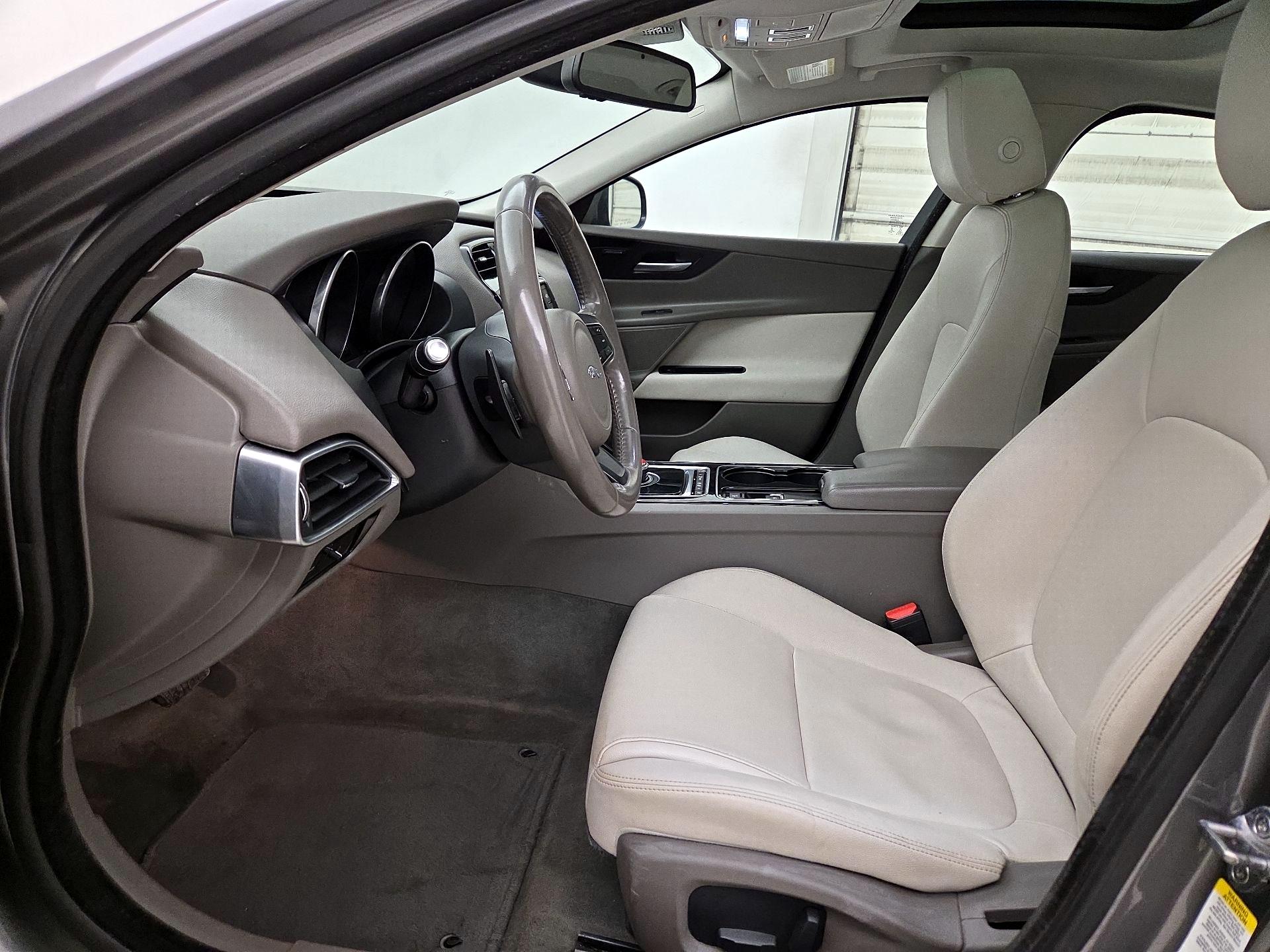 Thumbnail: 2017 Jaguar XE - 11