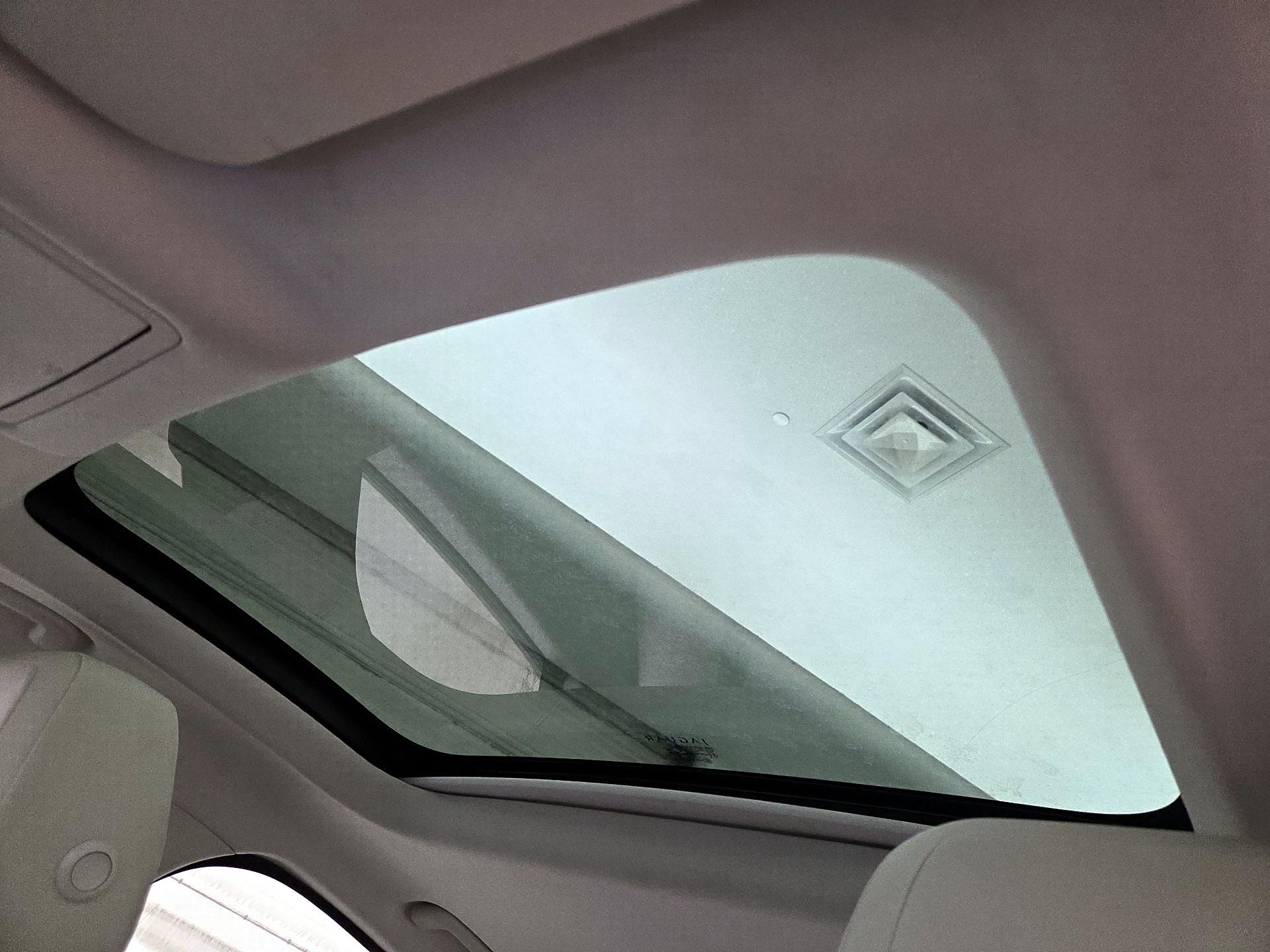 Thumbnail: 2017 Jaguar XE - 20