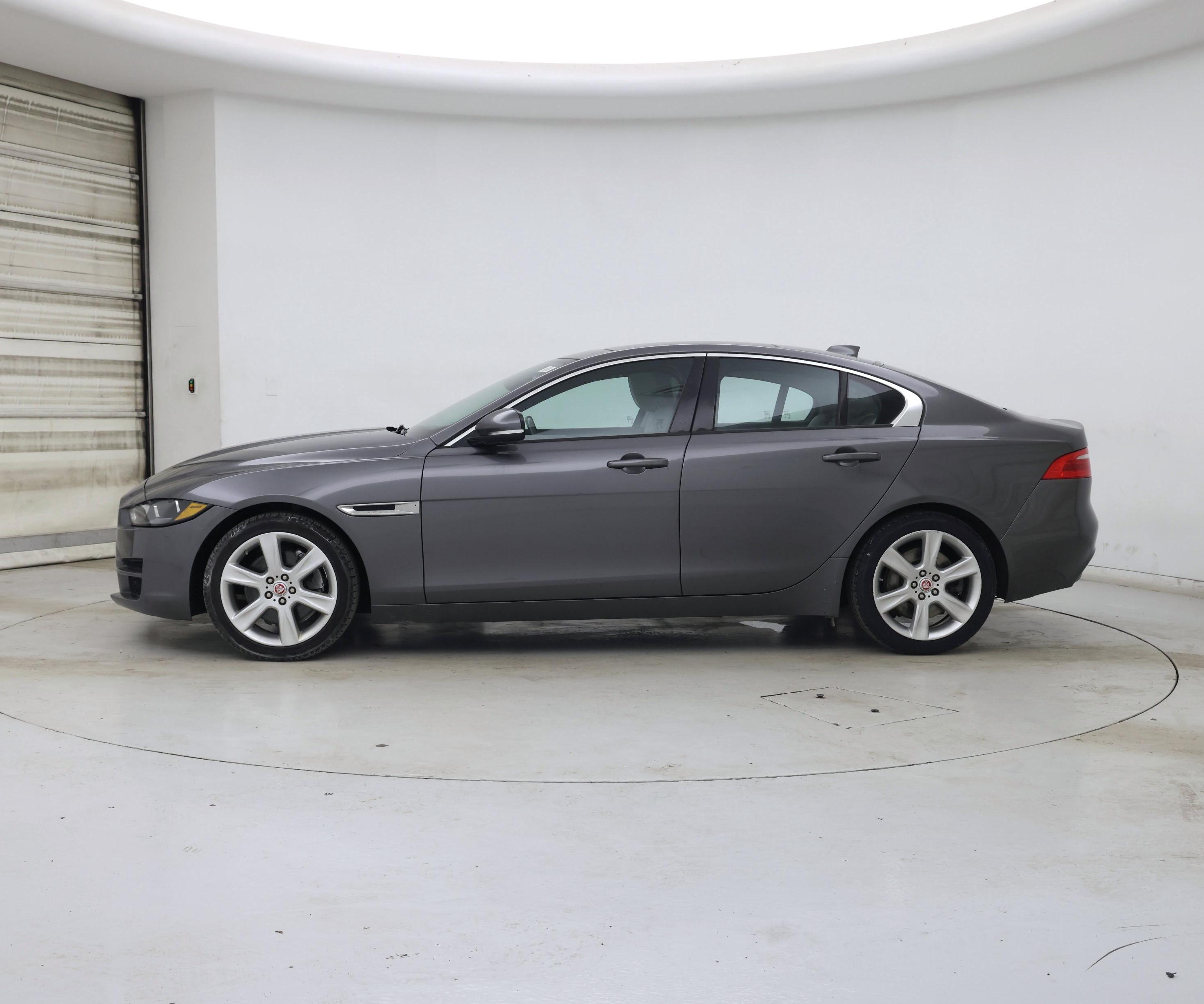 Thumbnail: 2017 Jaguar XE - 3