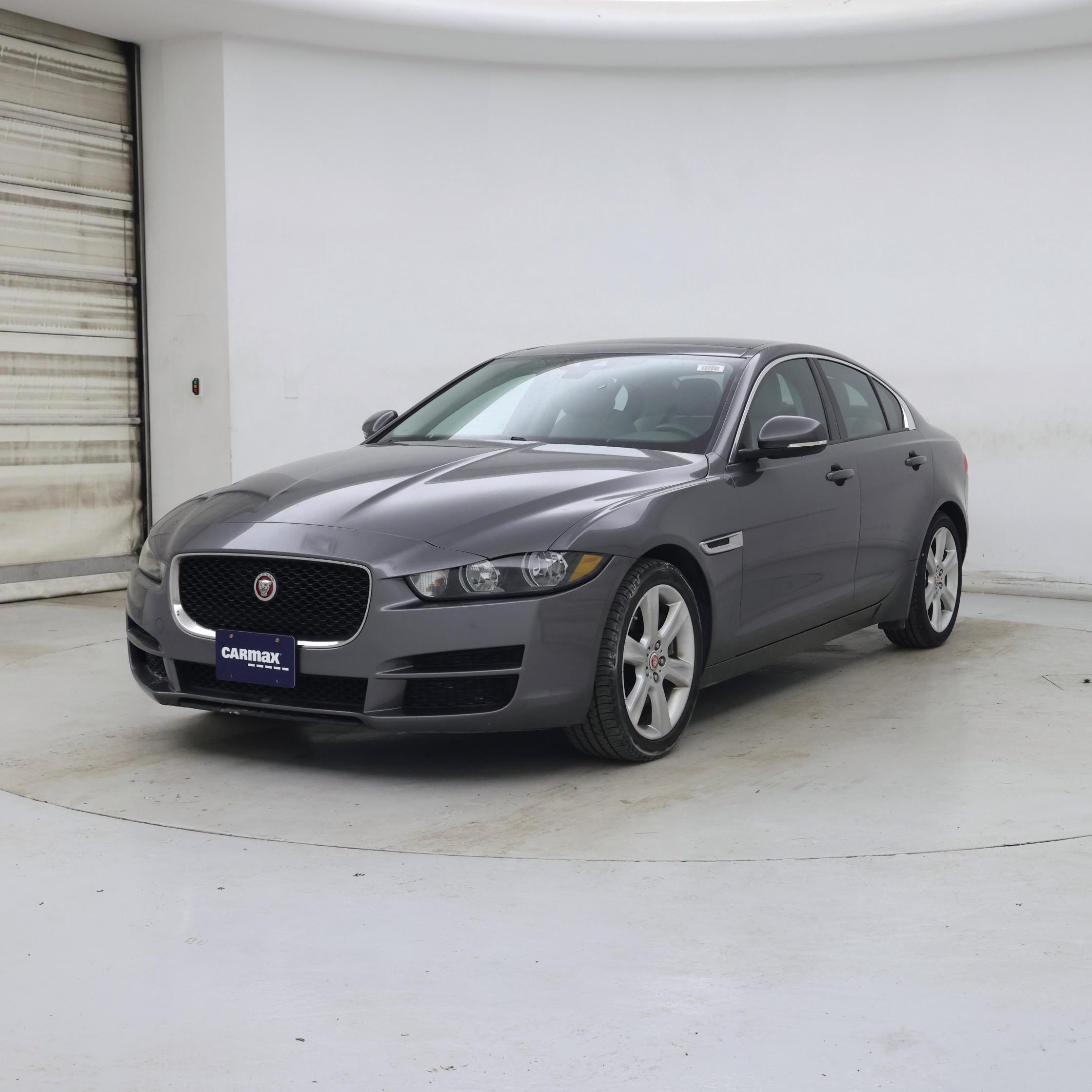 Thumbnail: 2017 Jaguar XE - 4