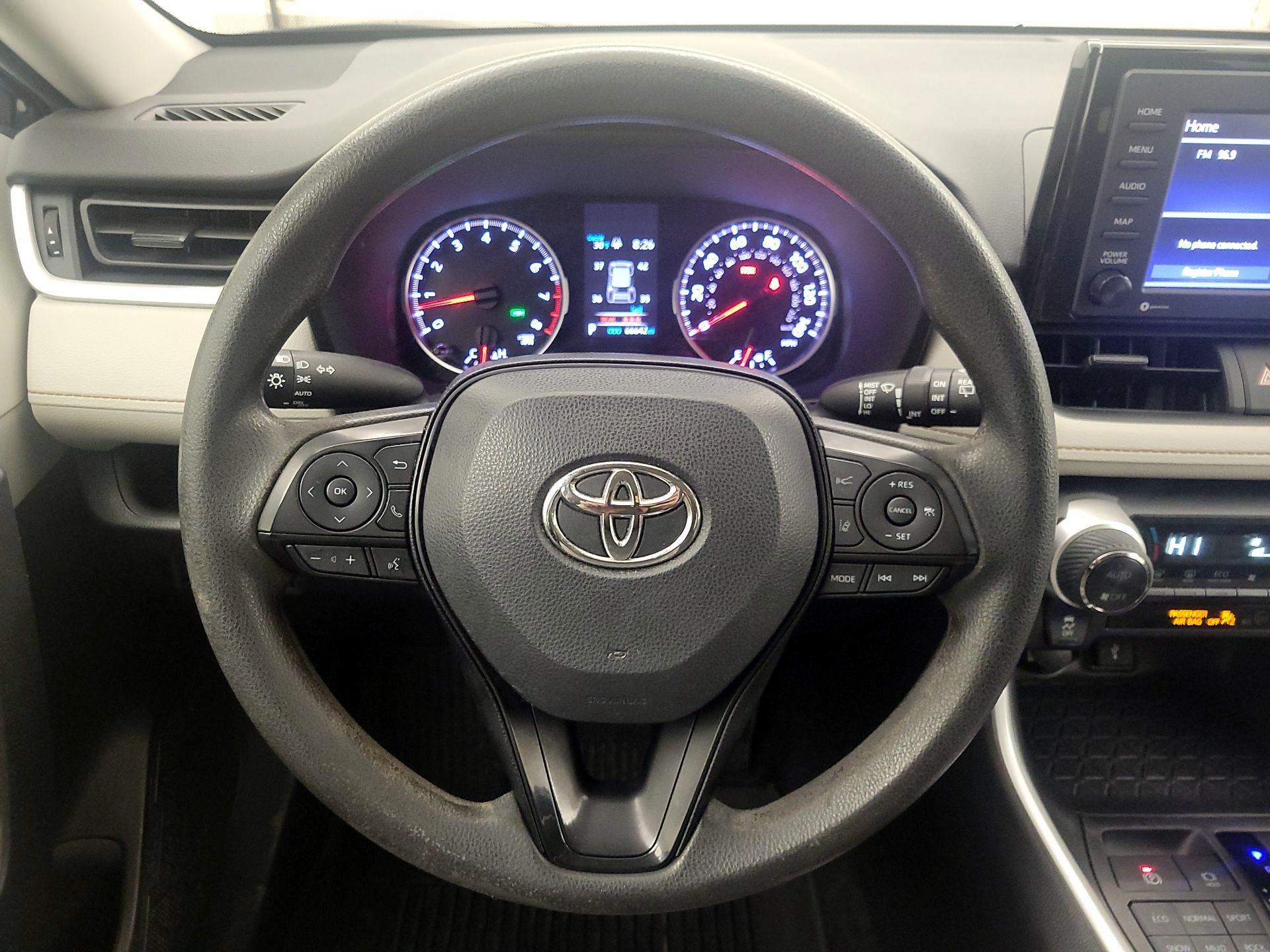 Thumbnail: 2022 Toyota RAV4 - 10