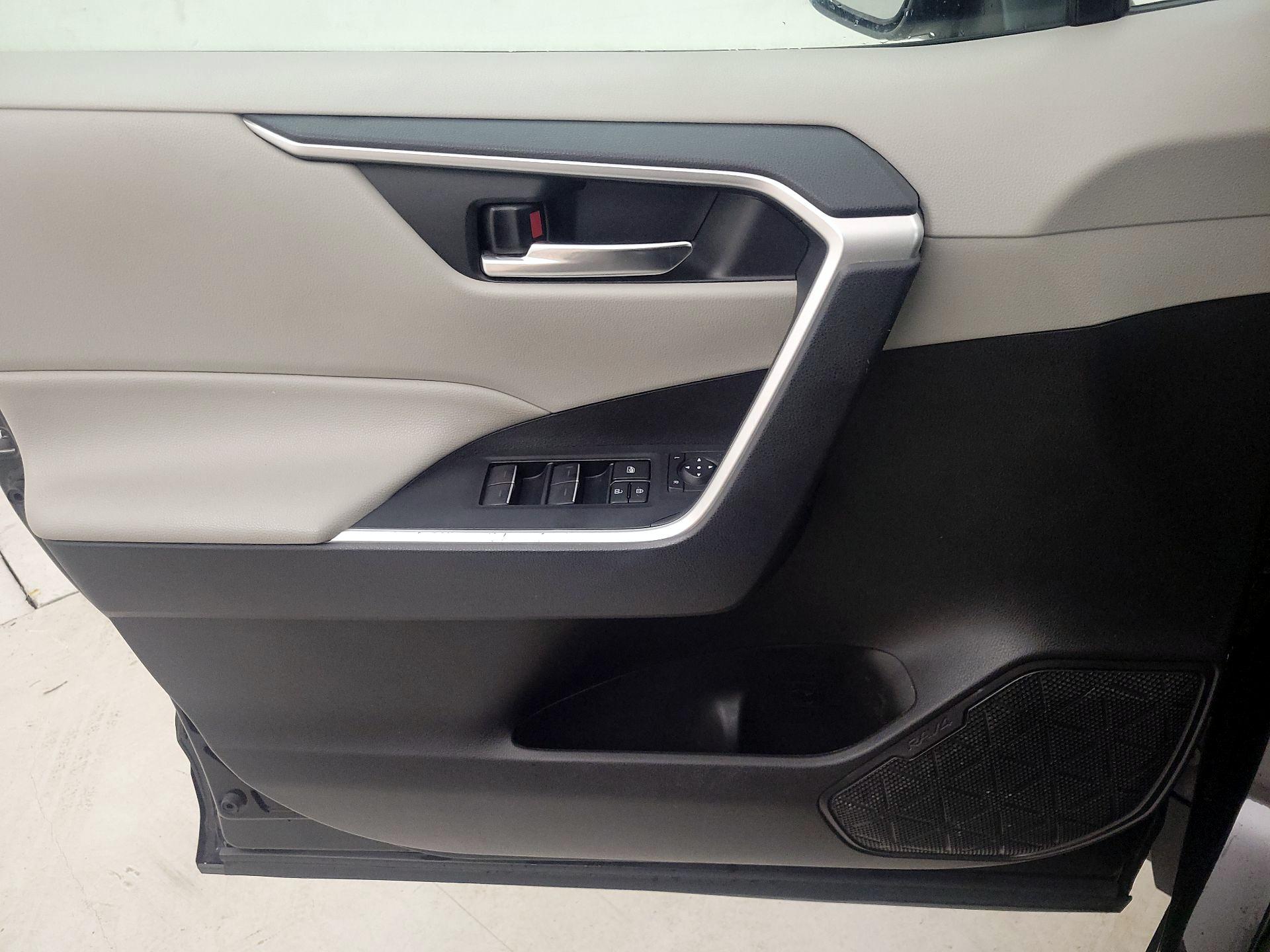 Thumbnail: 2022 Toyota RAV4 - 12