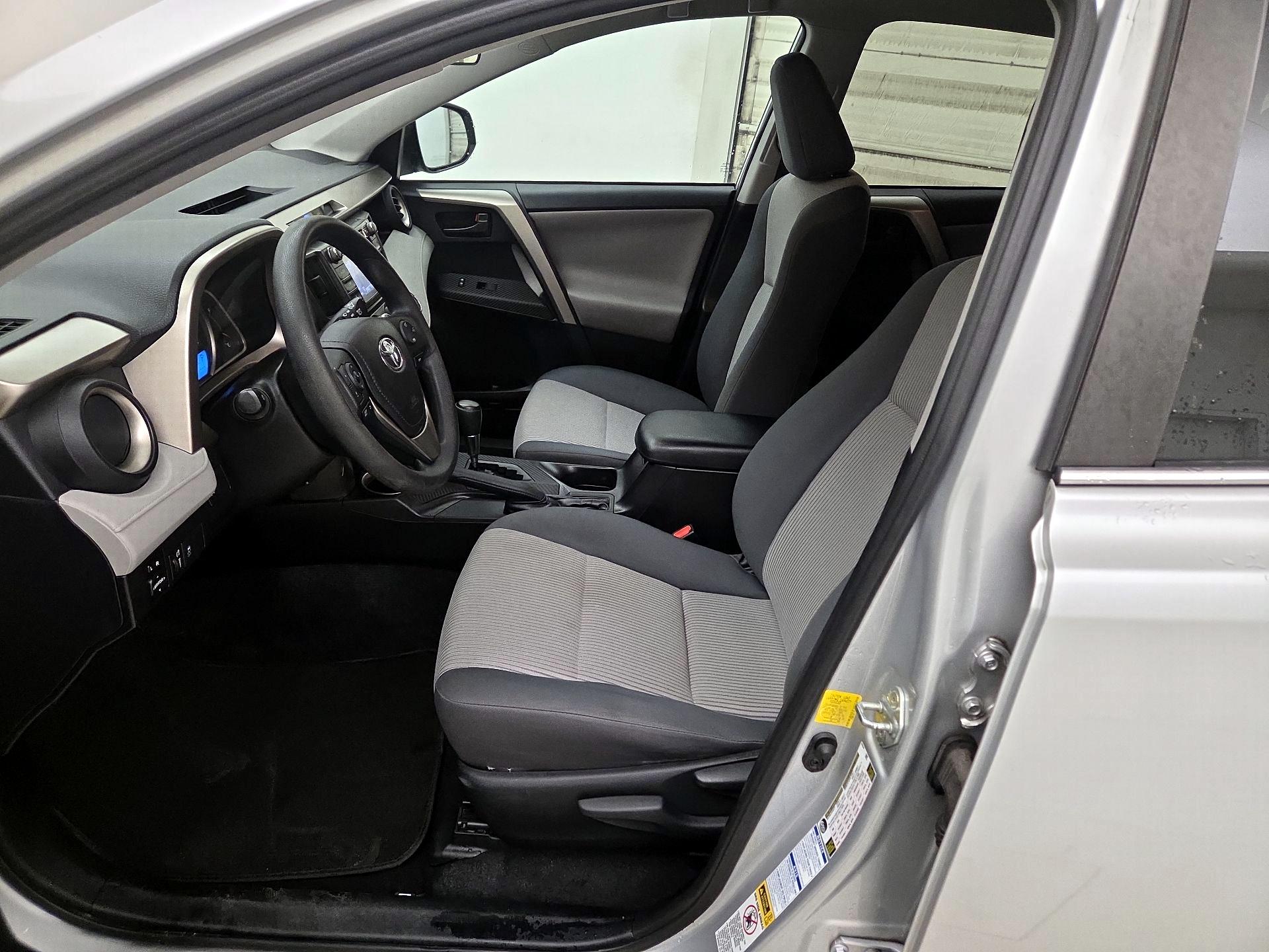 Thumbnail: 2015 Toyota RAV4 - 11