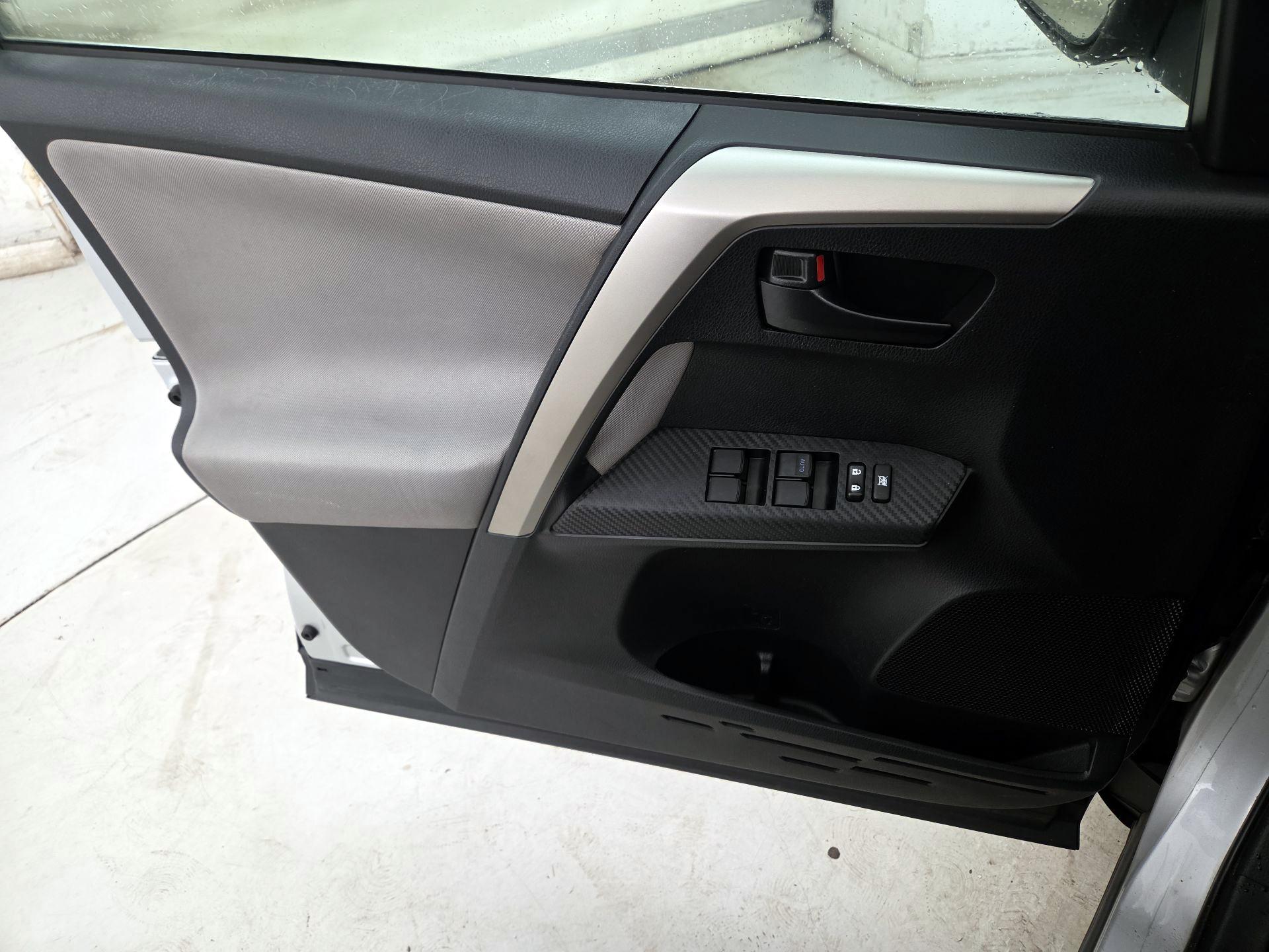 Thumbnail: 2015 Toyota RAV4 - 12