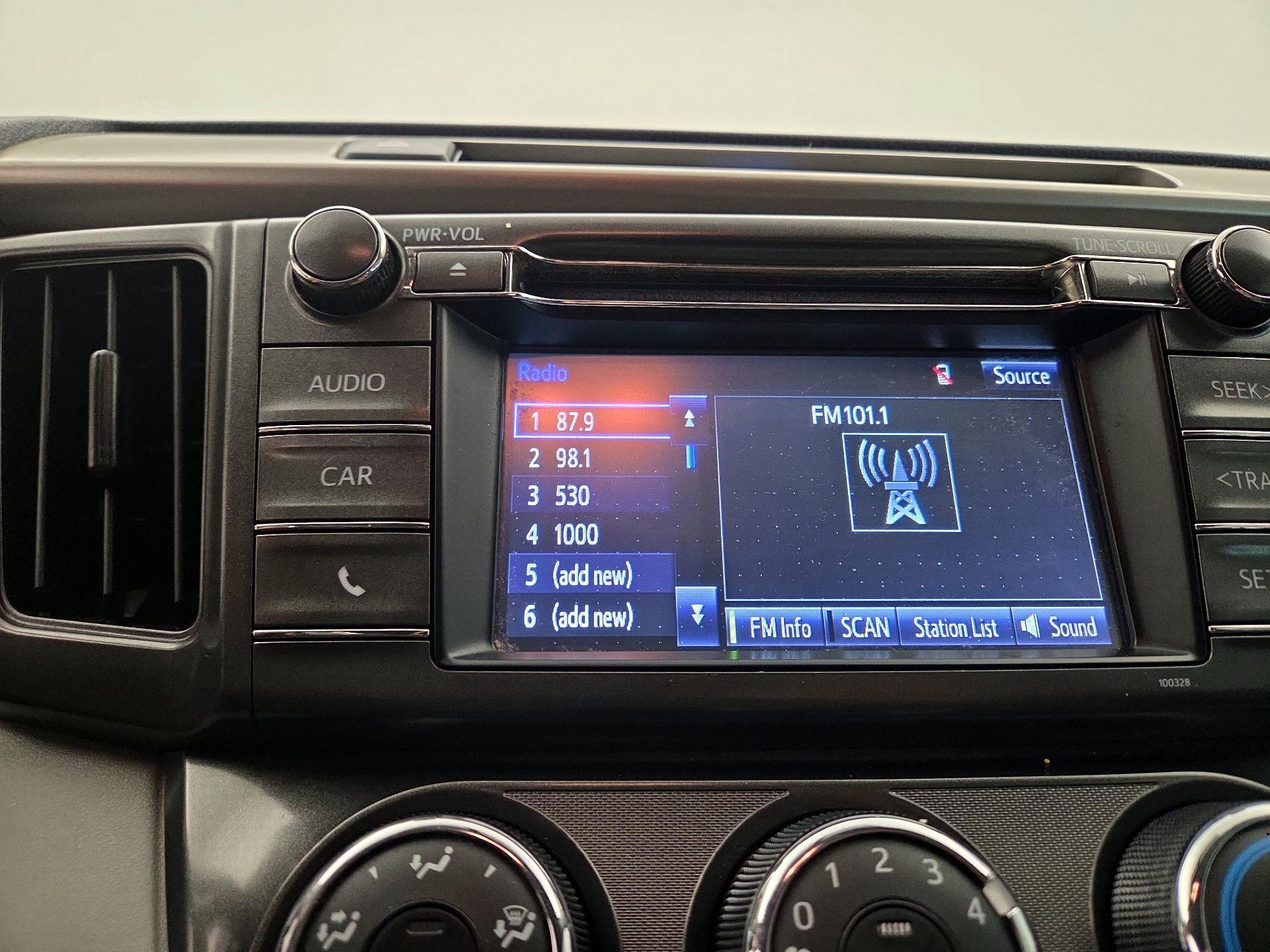 Thumbnail: 2015 Toyota RAV4 - 15