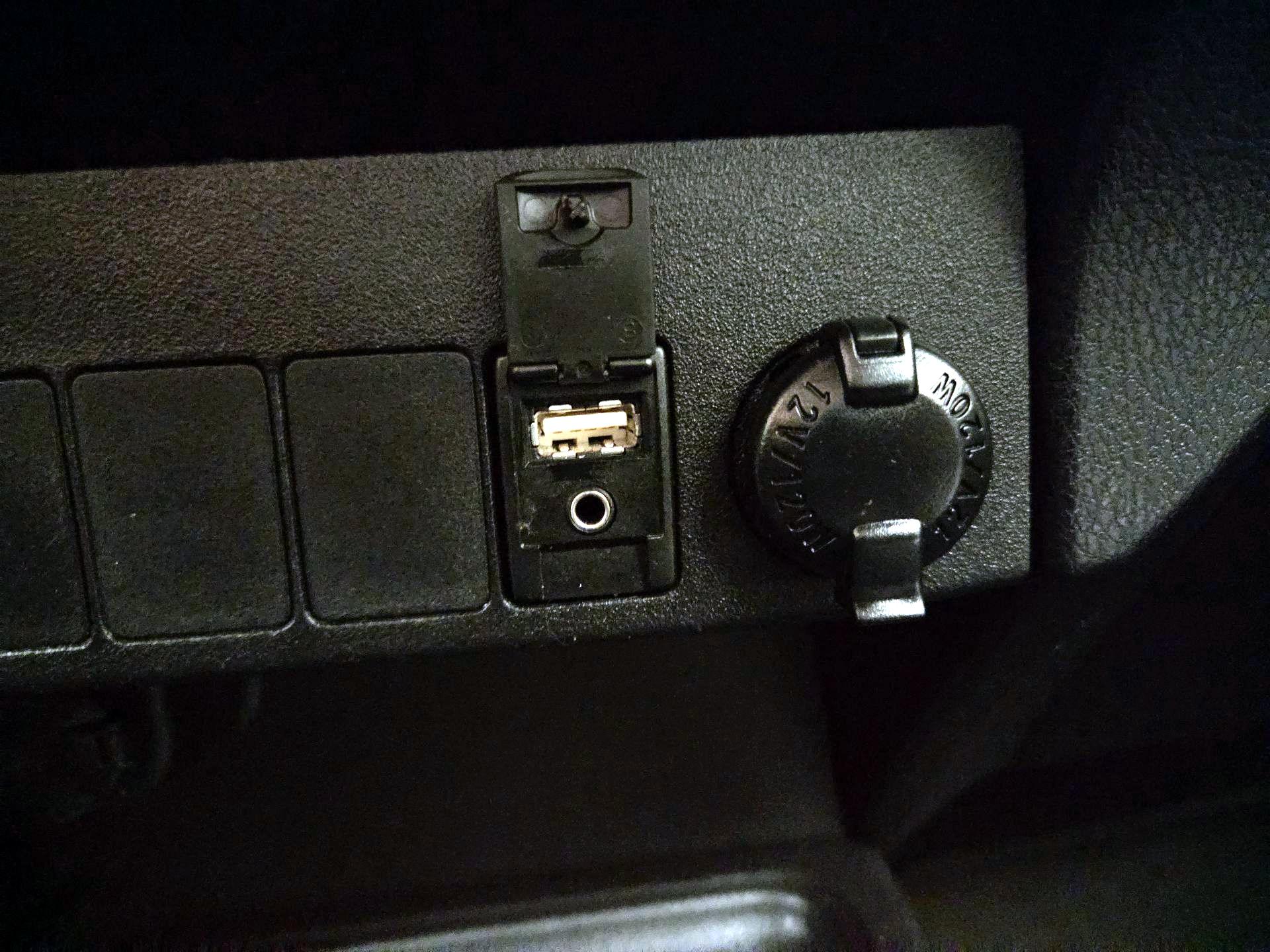 Thumbnail: 2015 Toyota RAV4 - 18