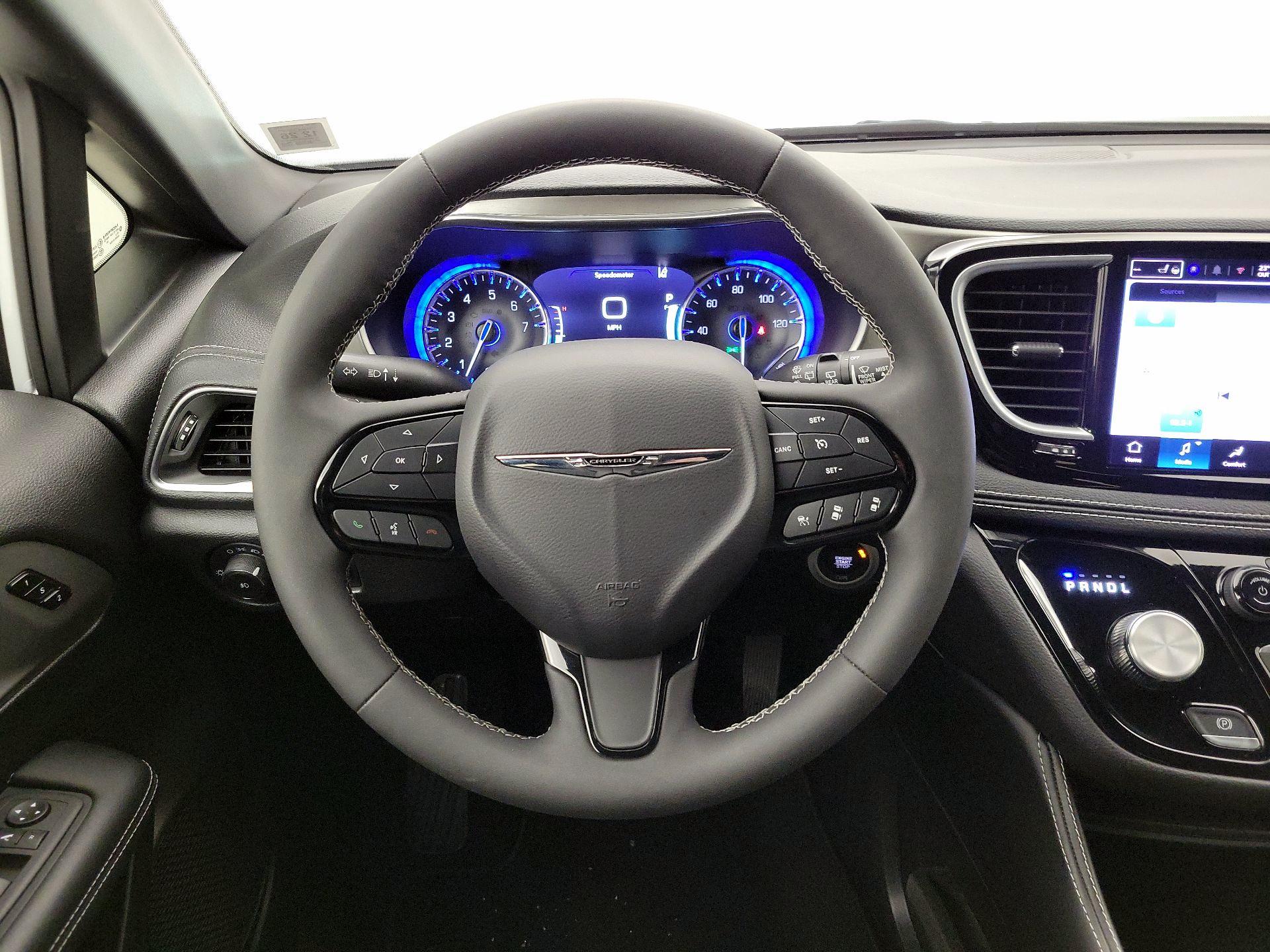 Thumbnail: 2023 Chrysler Pacifica - 10