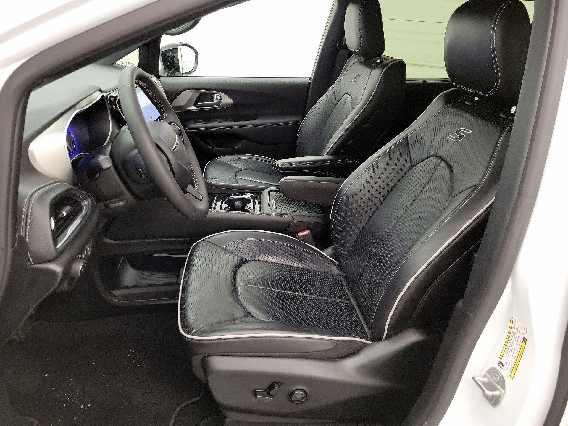 Thumbnail: 2023 Chrysler Pacifica - 11