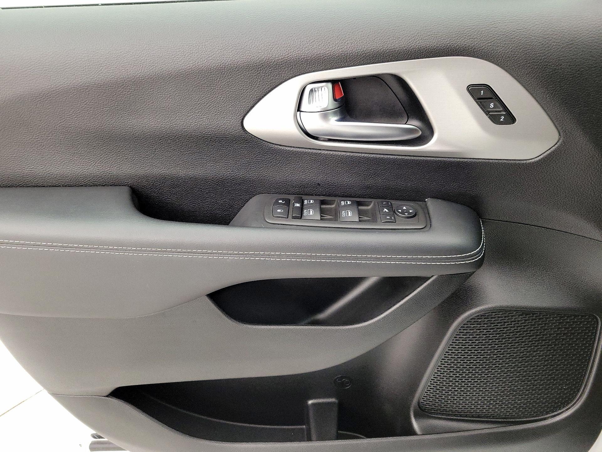 Thumbnail: 2023 Chrysler Pacifica - 12