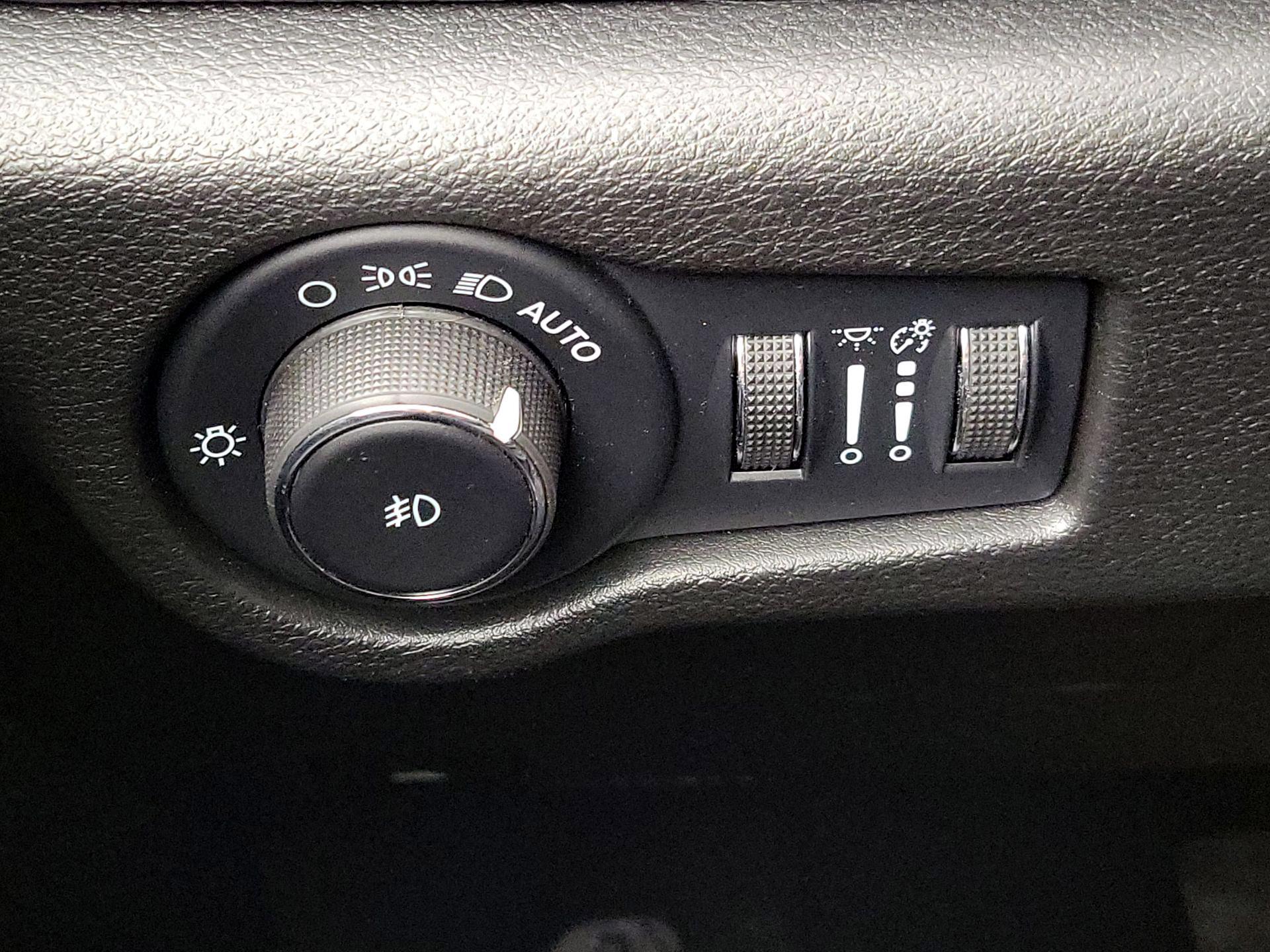 Thumbnail: 2023 Chrysler Pacifica - 13