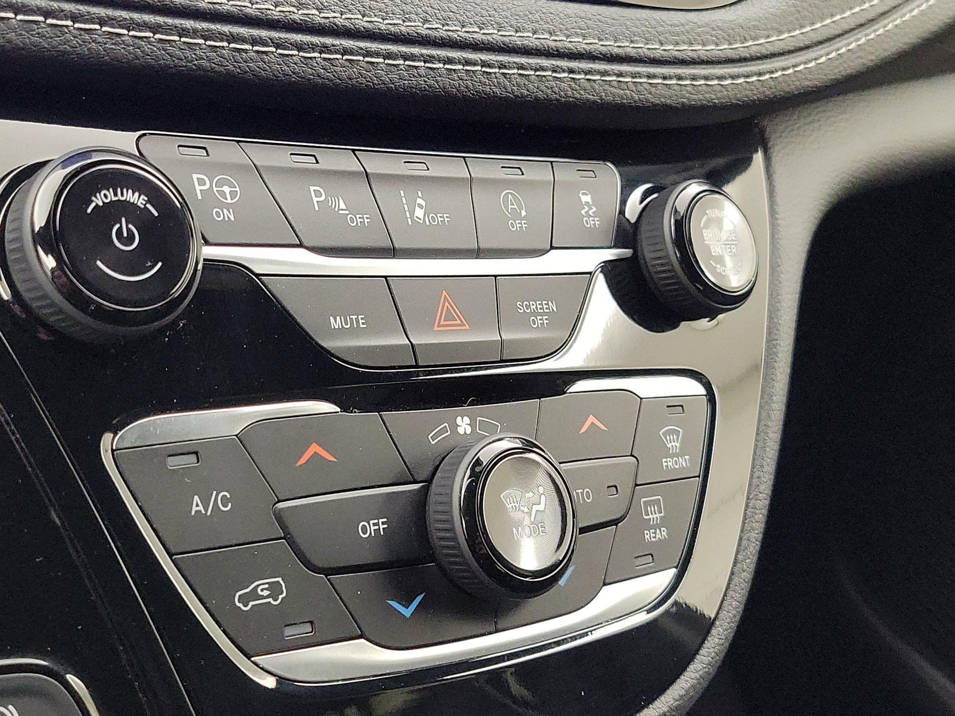 Thumbnail: 2023 Chrysler Pacifica - 17