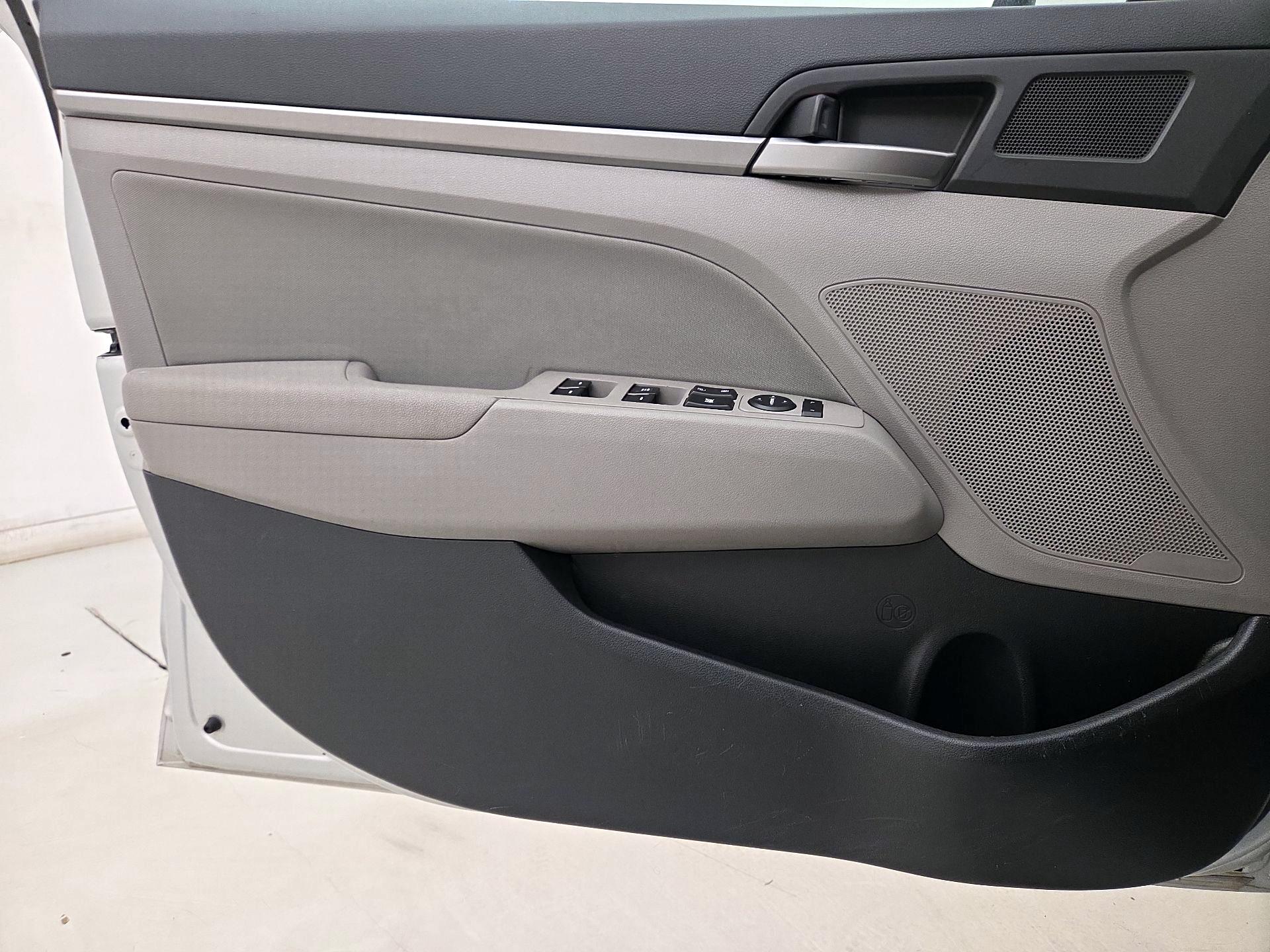 Thumbnail: 2017 Hyundai Elantra - 12