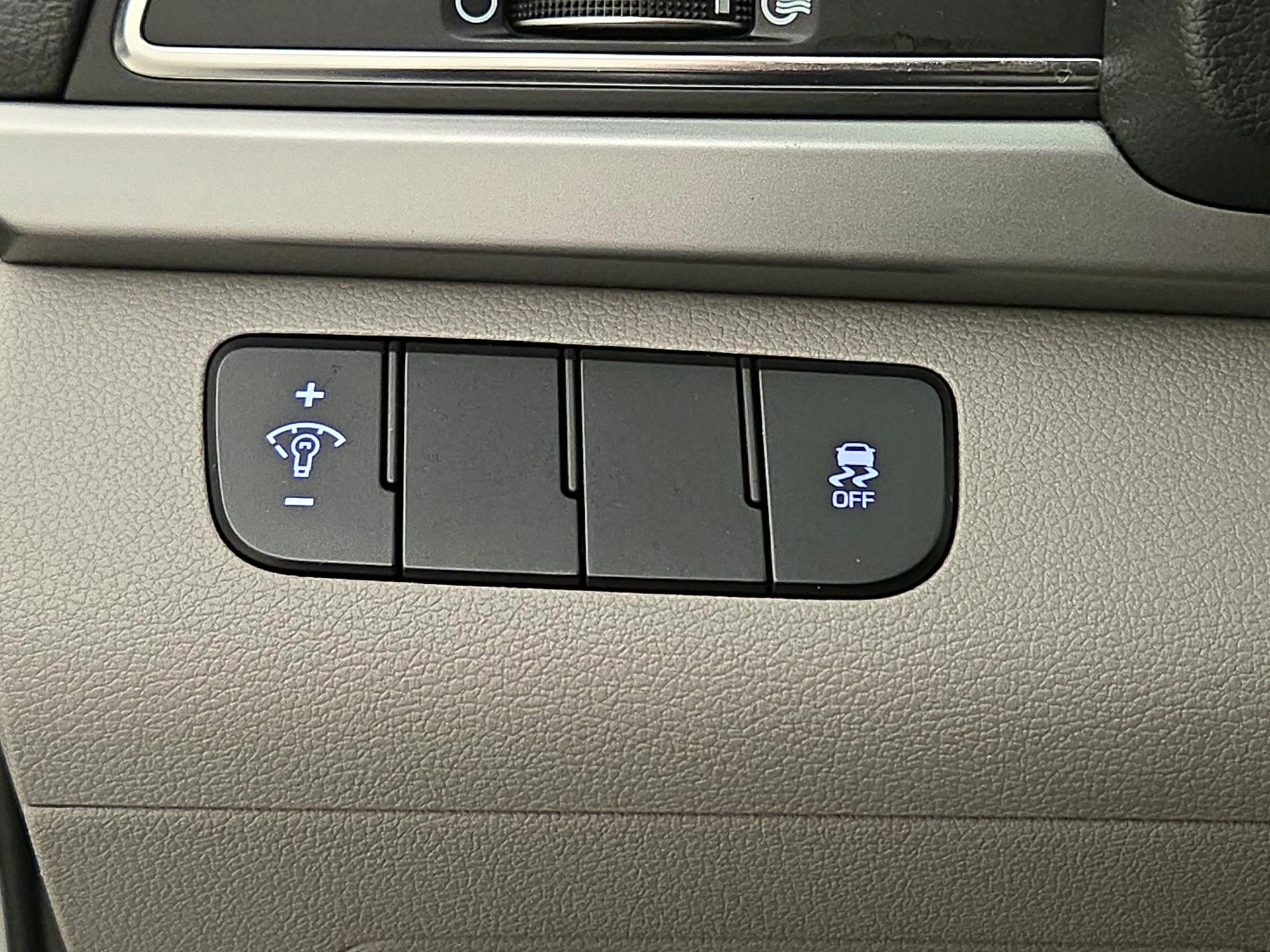 Thumbnail: 2017 Hyundai Elantra - 13