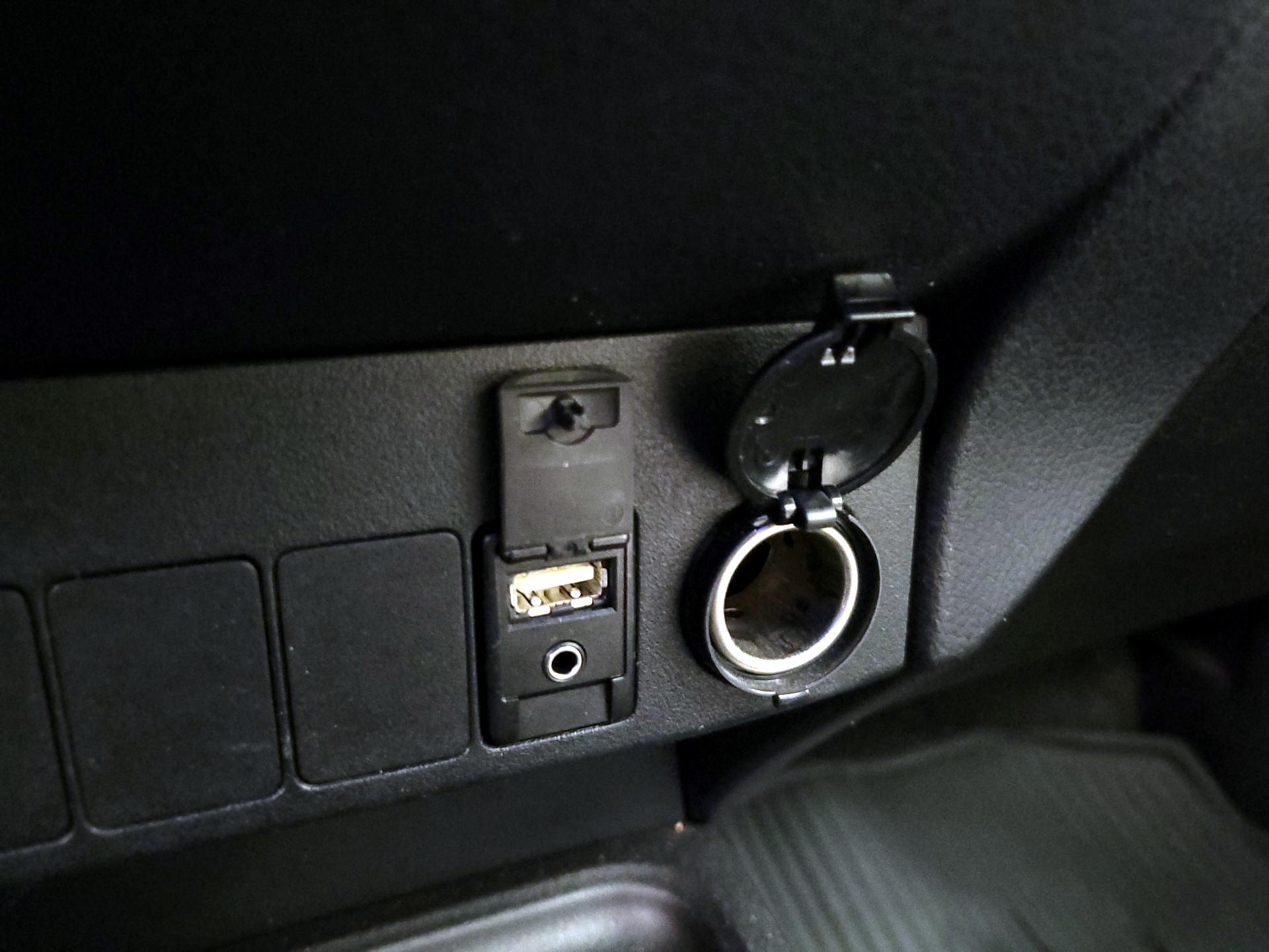 Thumbnail: 2017 Toyota RAV4 - 18