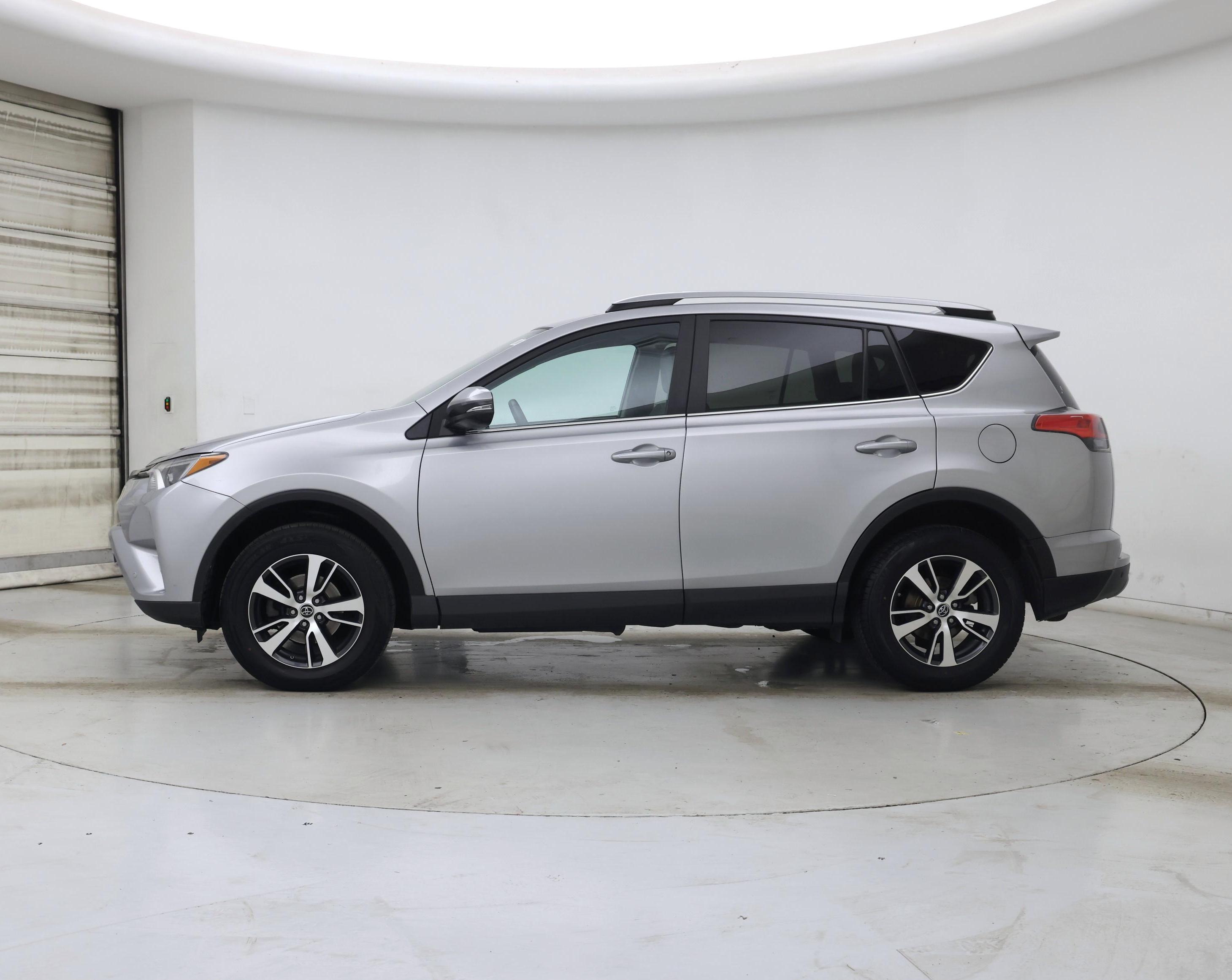 Thumbnail: 2017 Toyota RAV4 - 3