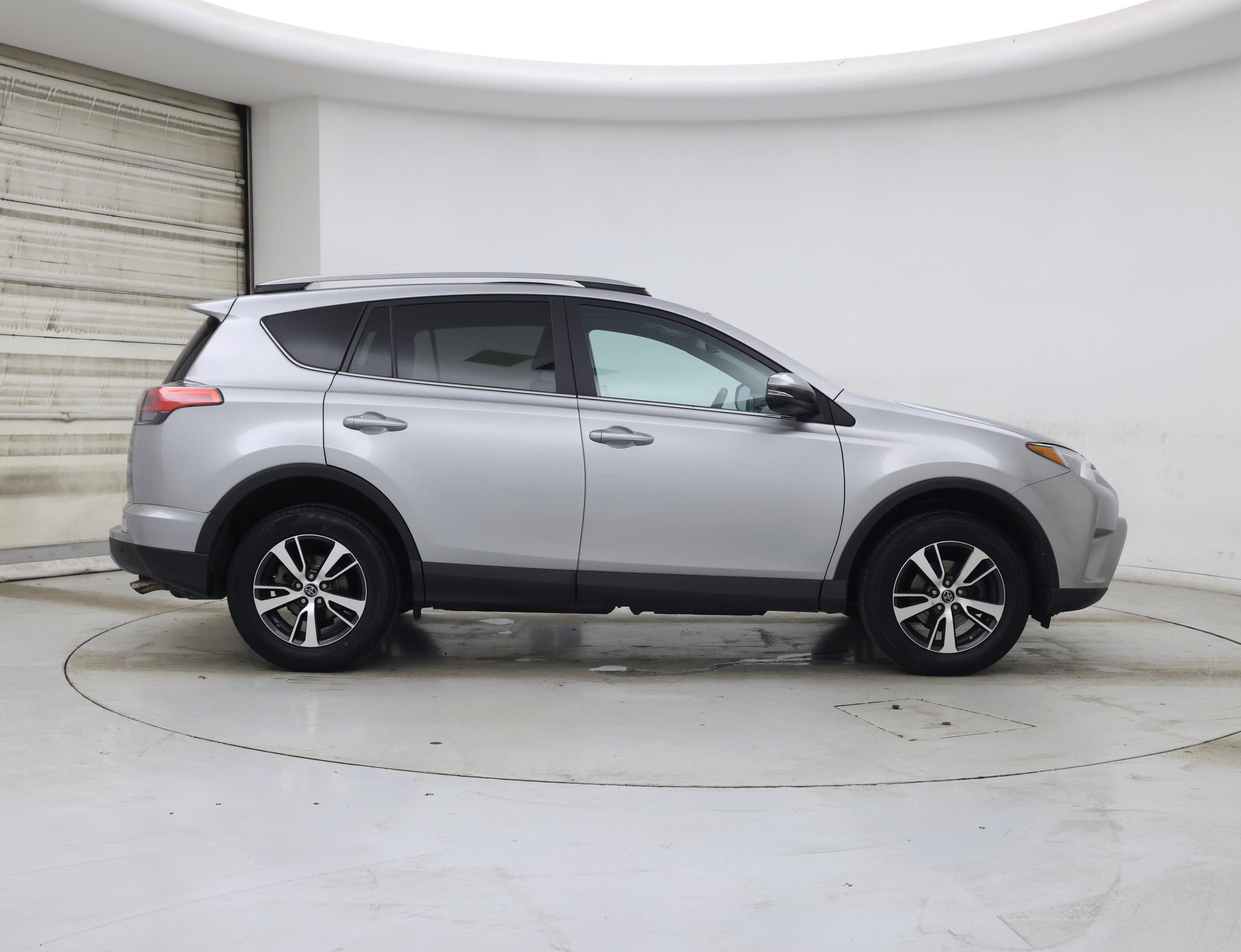 Thumbnail: 2017 Toyota RAV4 - 7