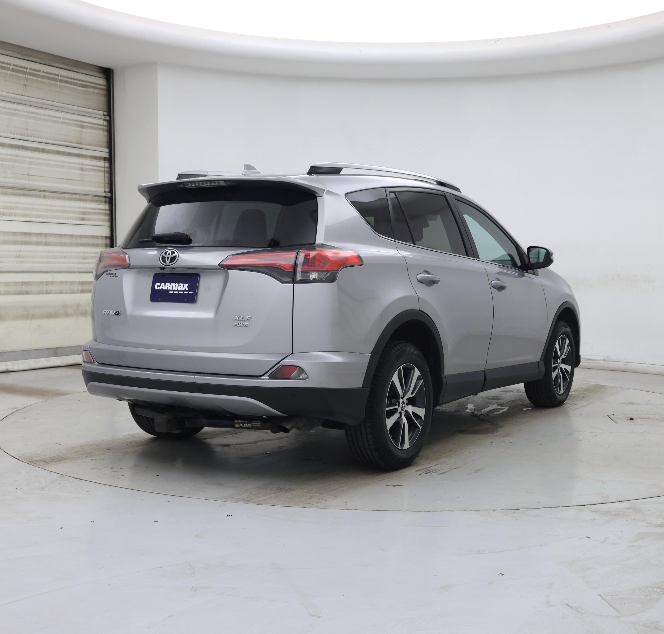 Thumbnail: 2017 Toyota RAV4 - 8